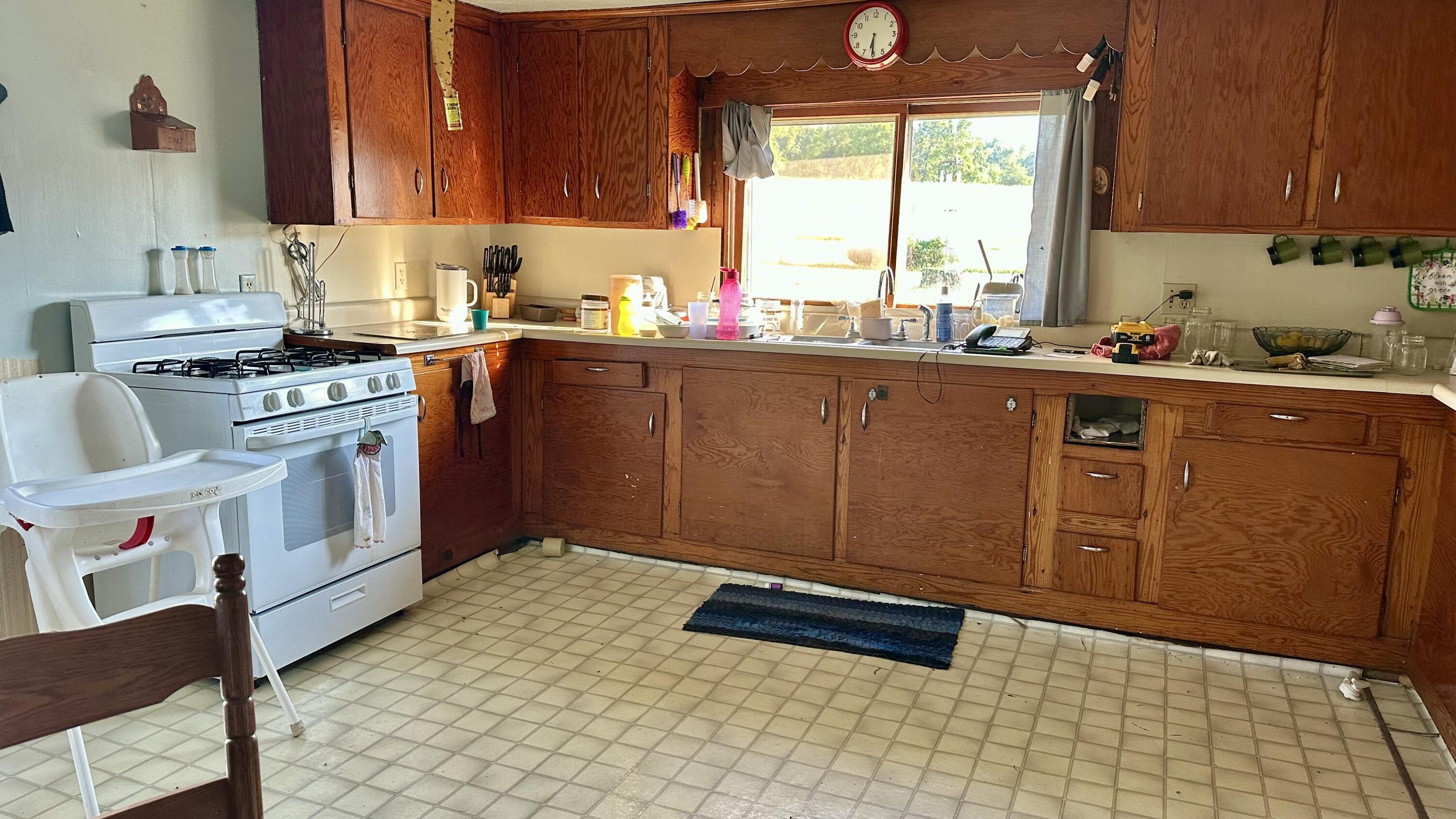 8301 Creek Road Property Photo 6