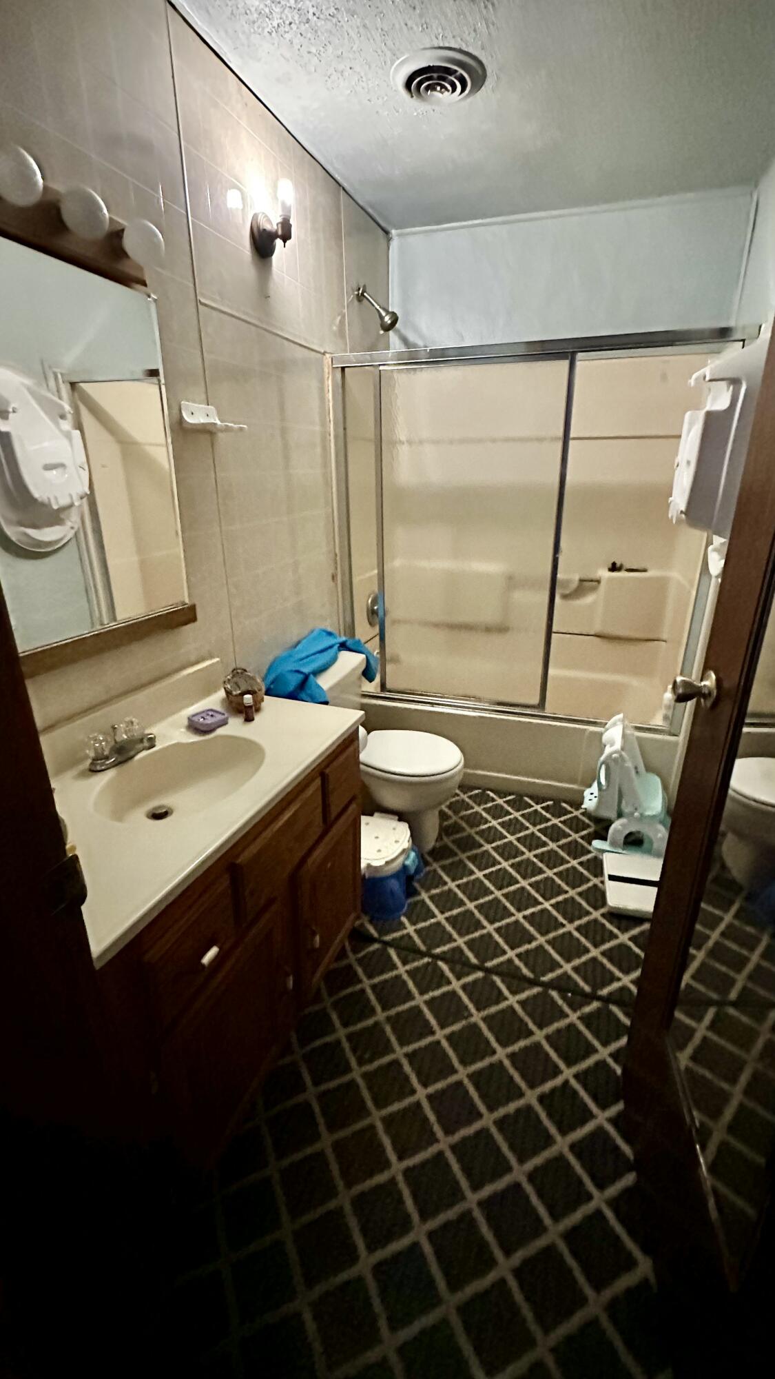 8301 Creek Road Property Photo 13