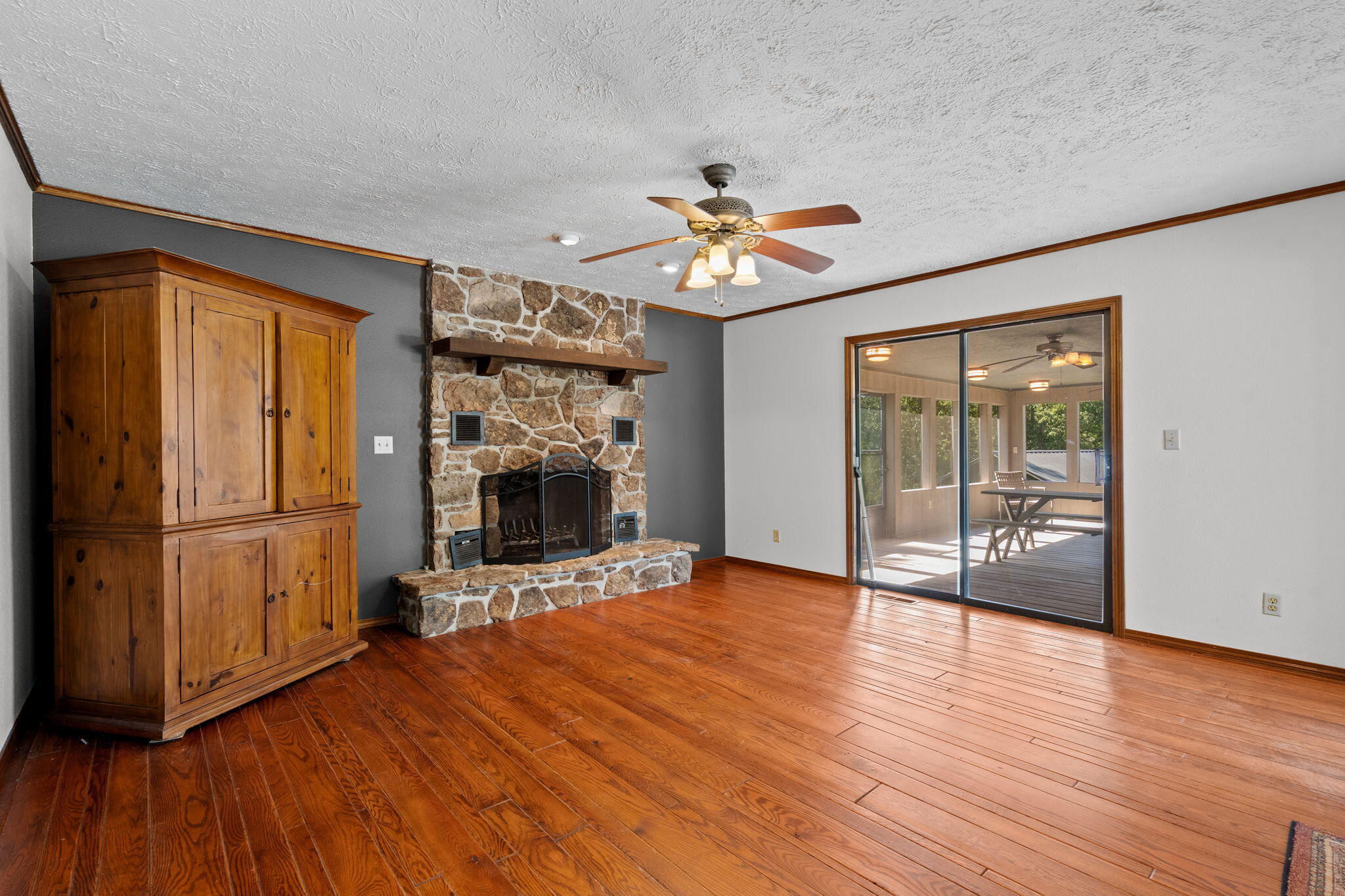 1109 Flicker Drive Property Photo 13