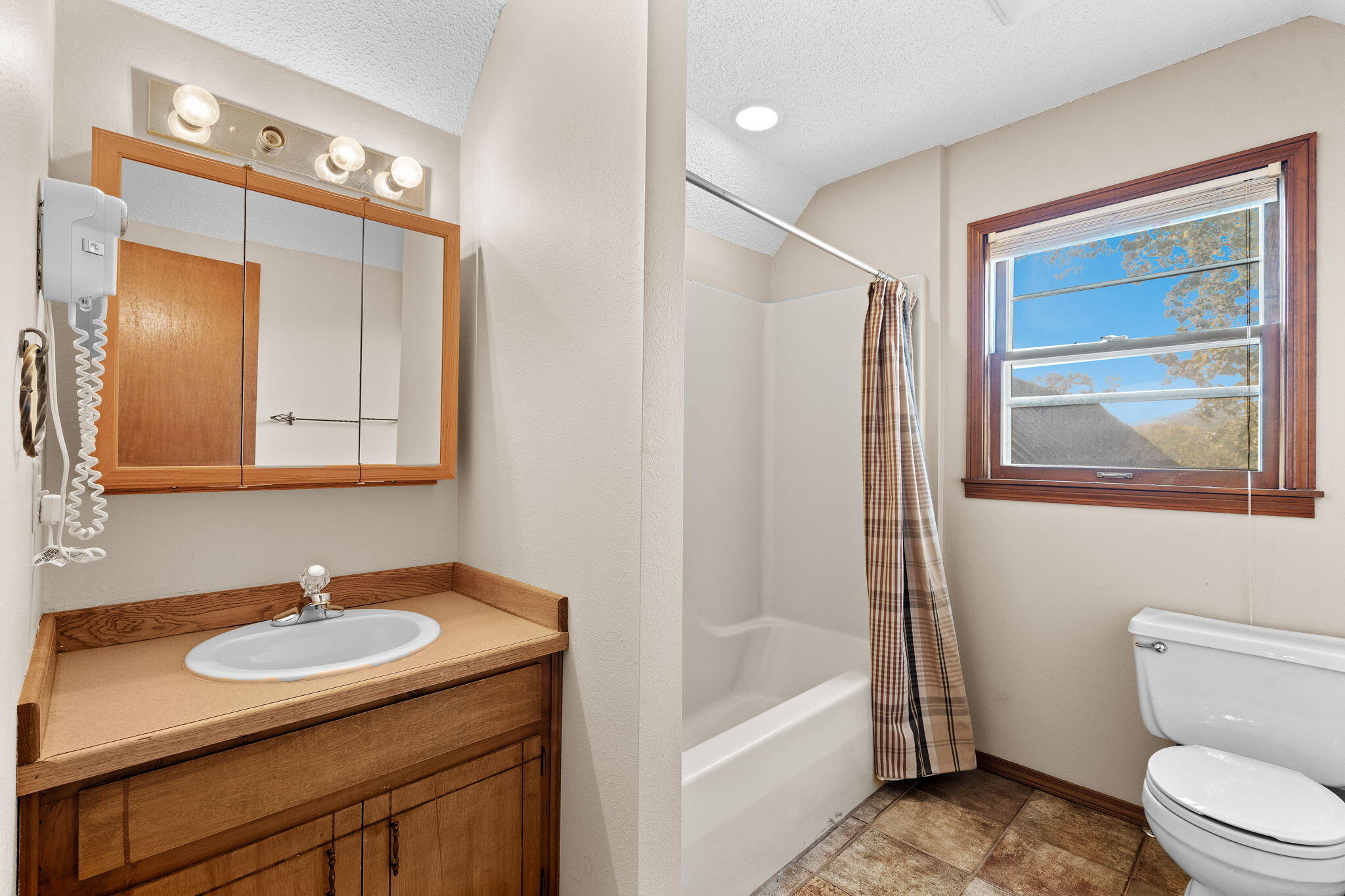 1109 Flicker Drive Property Photo 33