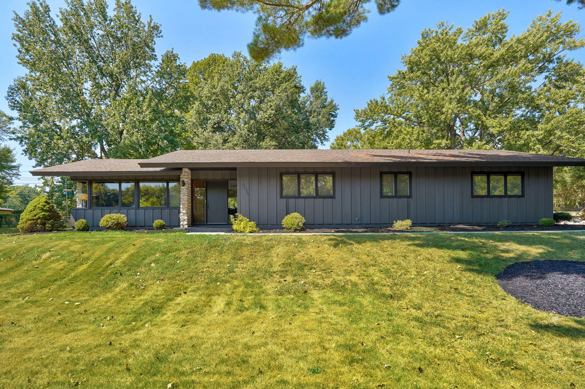2025 South Arlington Terrace Property Photo 1