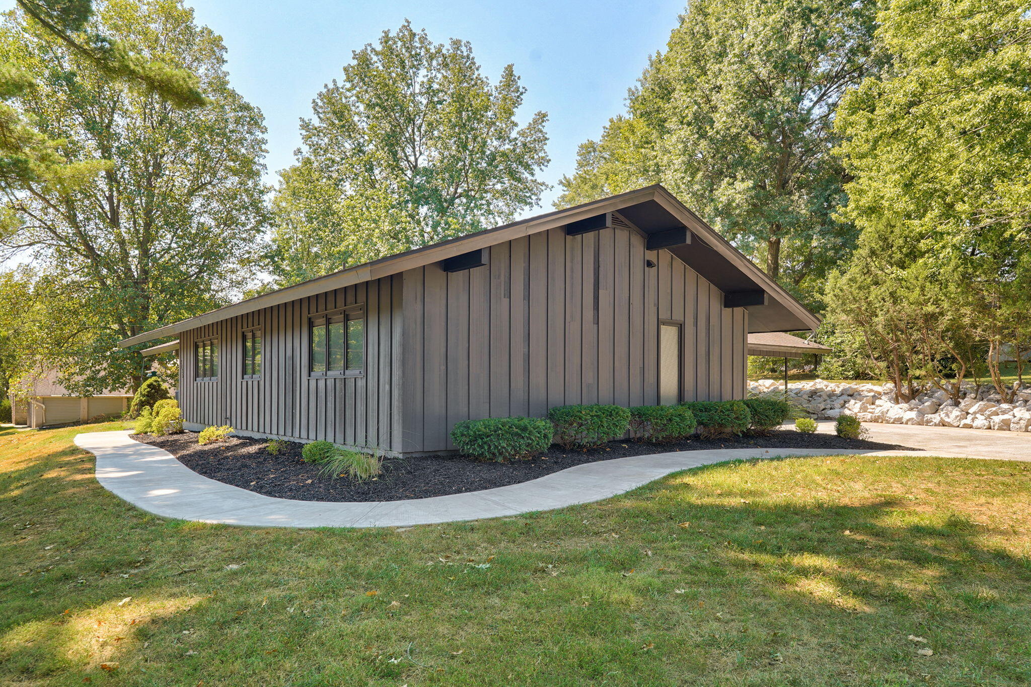 2025 South Arlington Terrace Property Photo 4