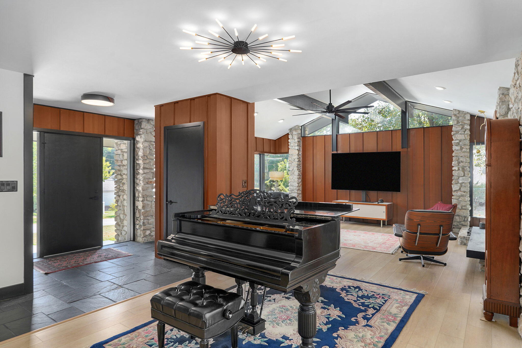 2025 South Arlington Terrace Property Photo 8
