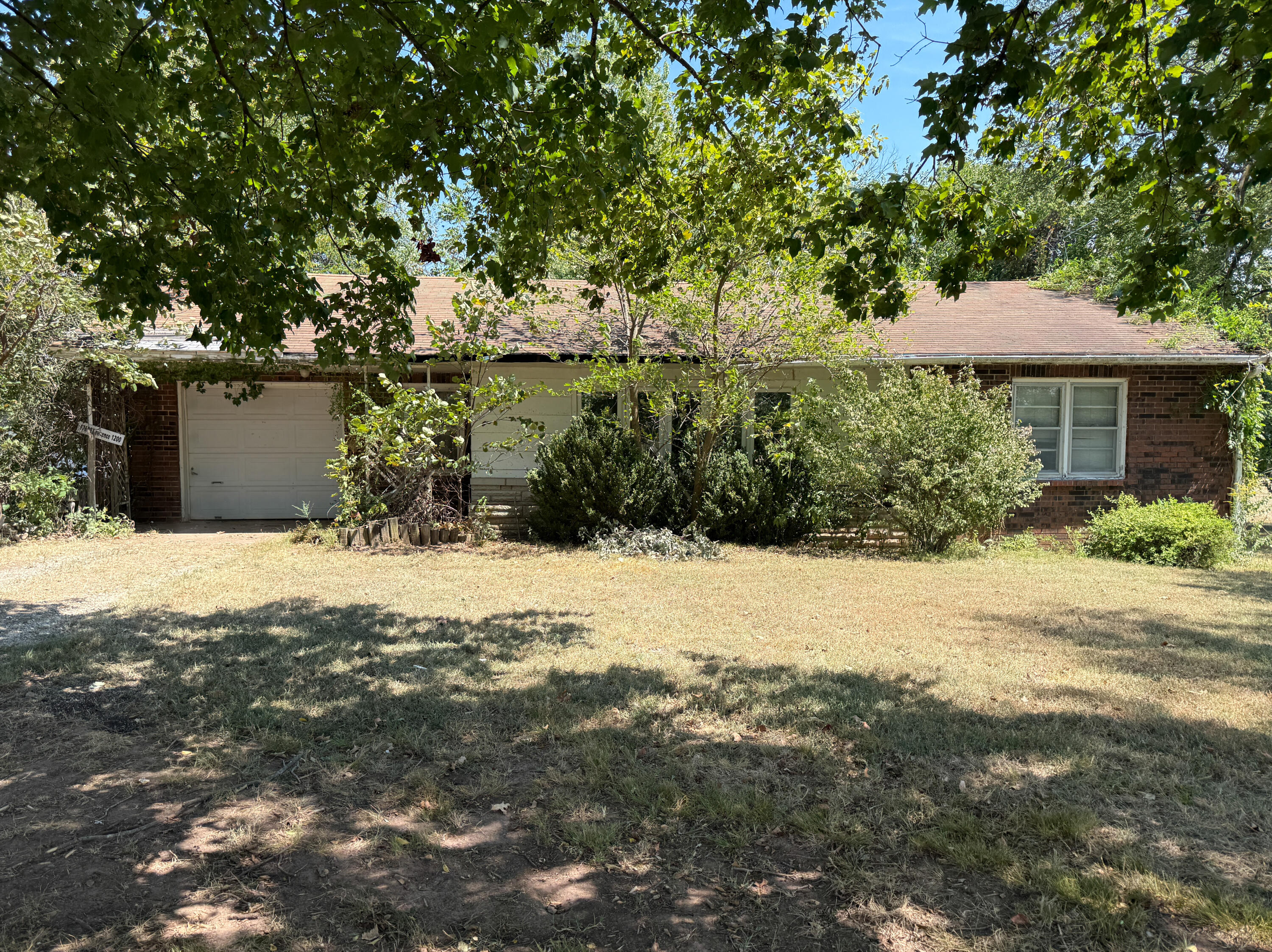 17630 Lawrence 1200 Property Photo 4