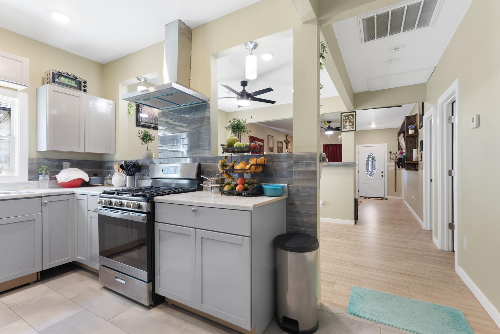 1117 Oak Street Property Photo 2