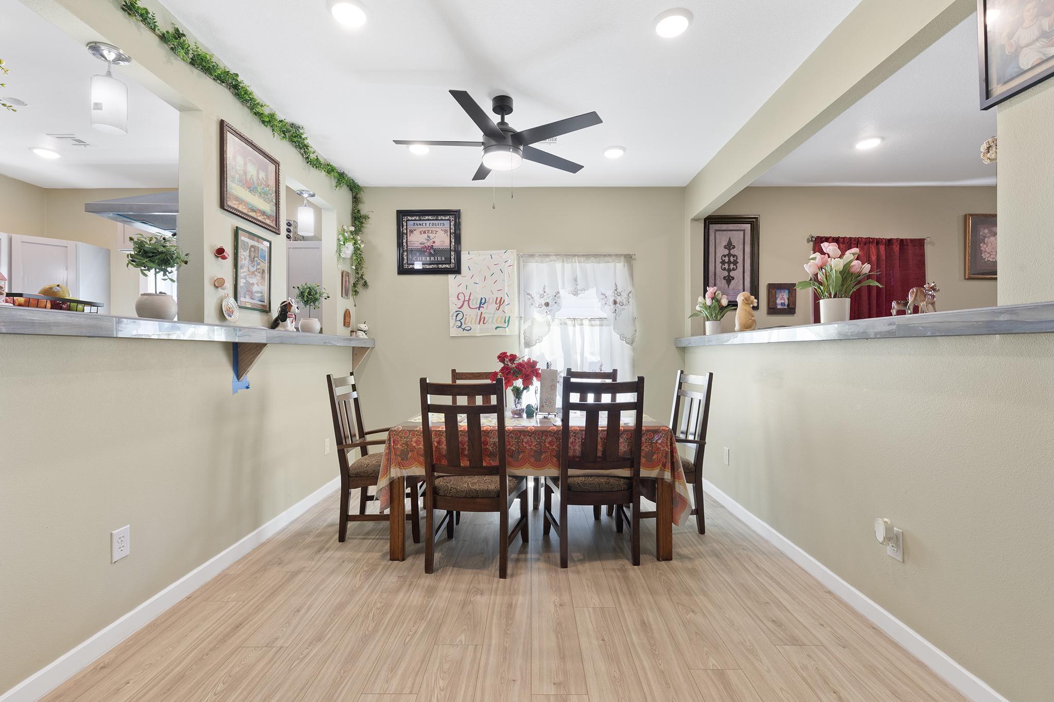1117 Oak Street Property Photo 4
