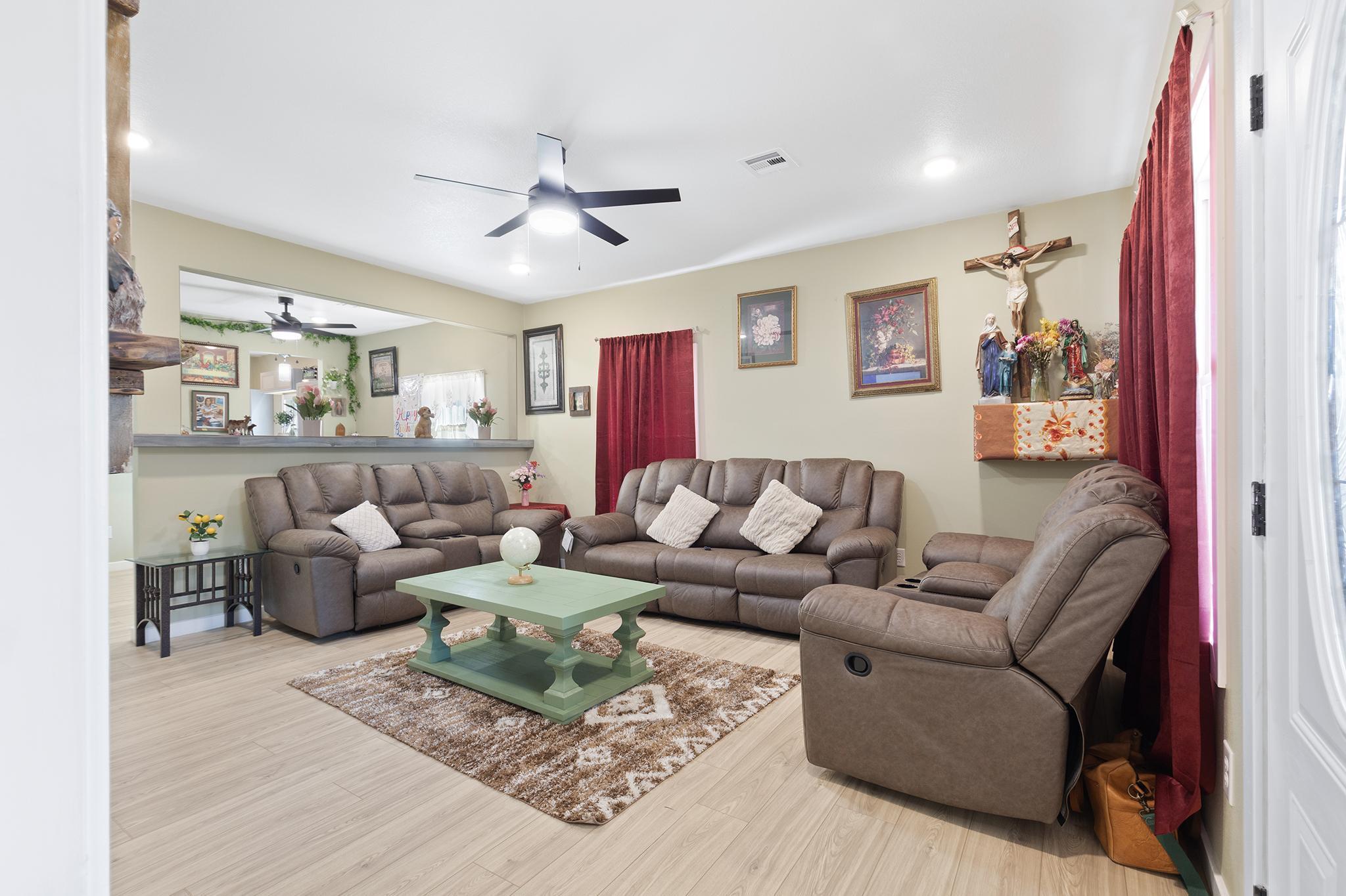 1117 Oak Street Property Photo 5