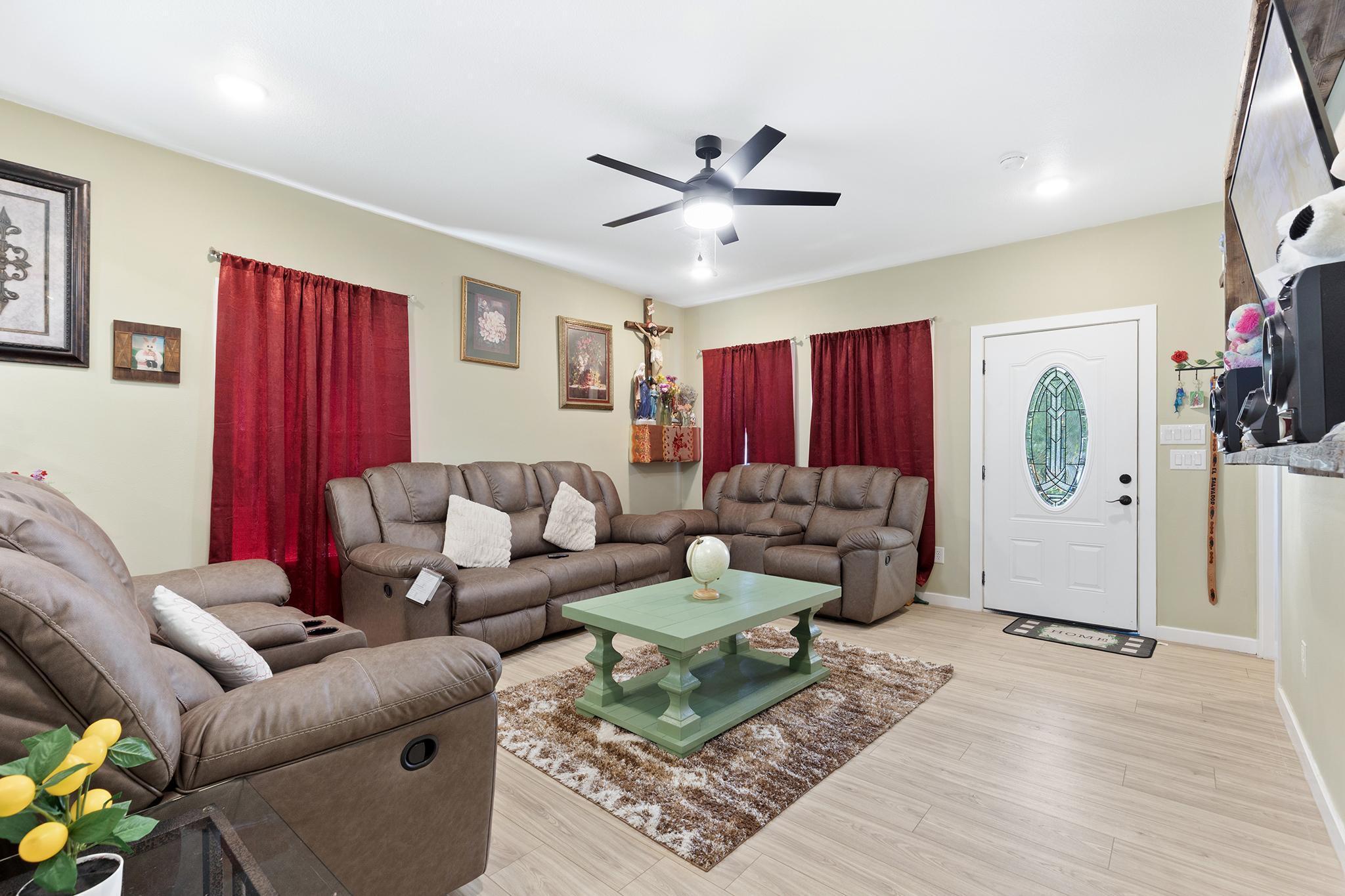 1117 Oak Street Property Photo 6
