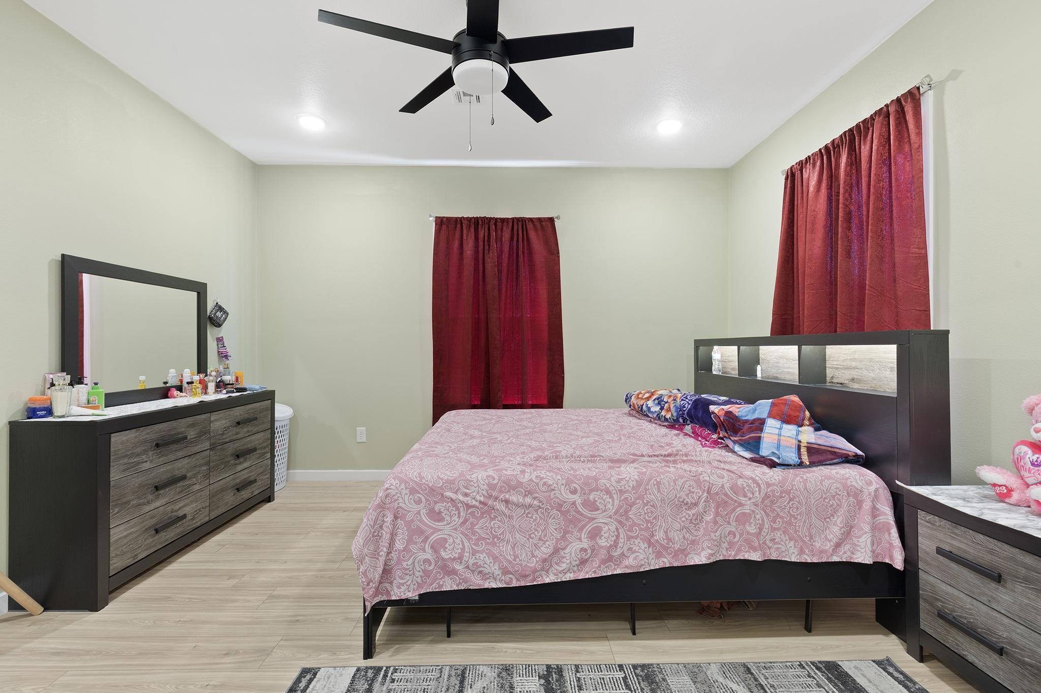 1117 Oak Street Property Photo 8
