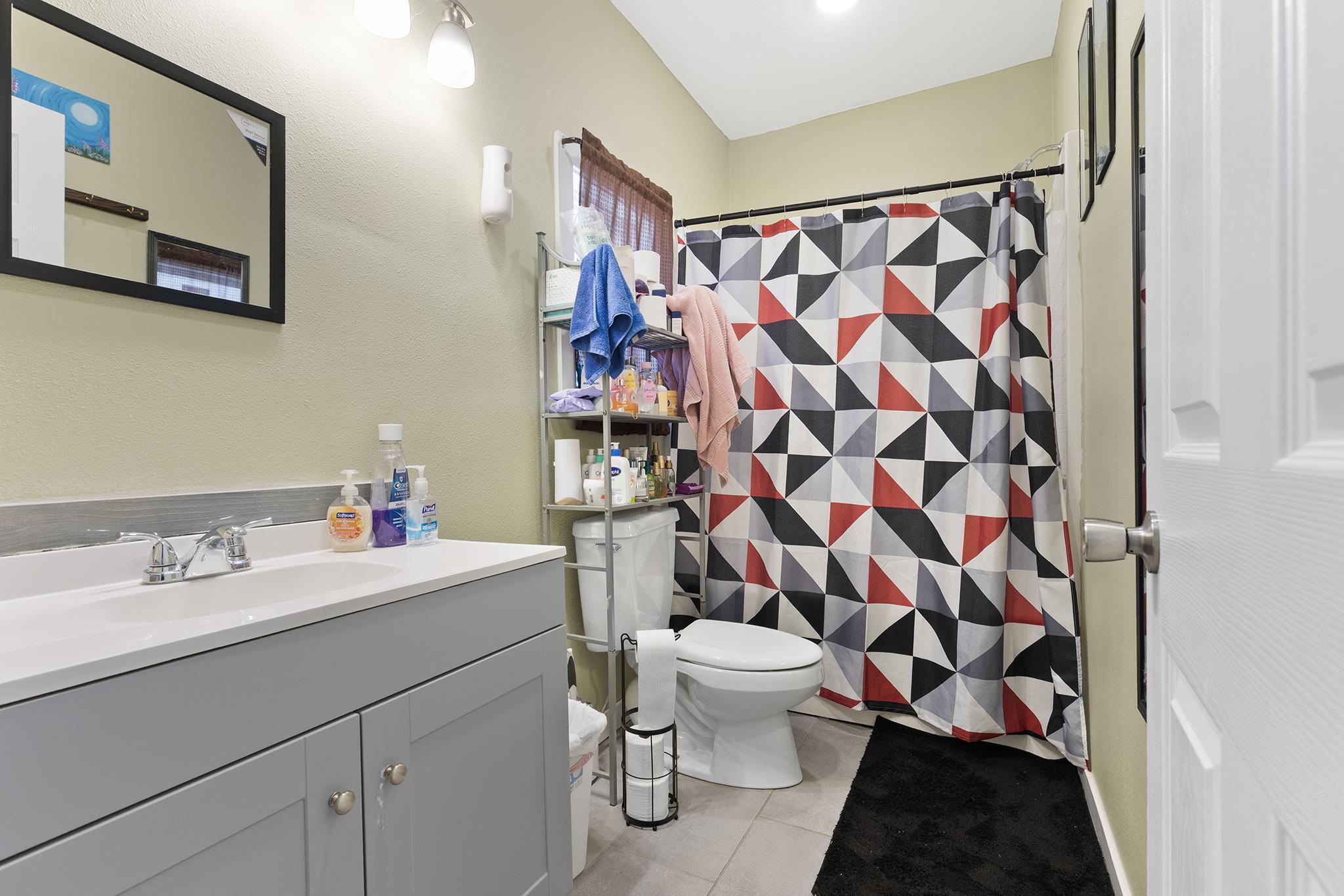 1117 Oak Street Property Photo 9