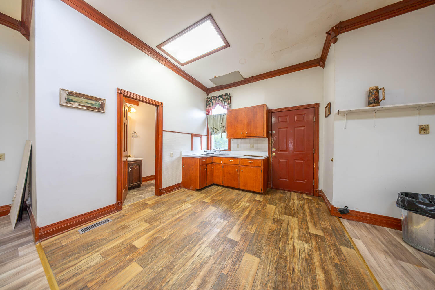 375 Main Street Property Photo 4