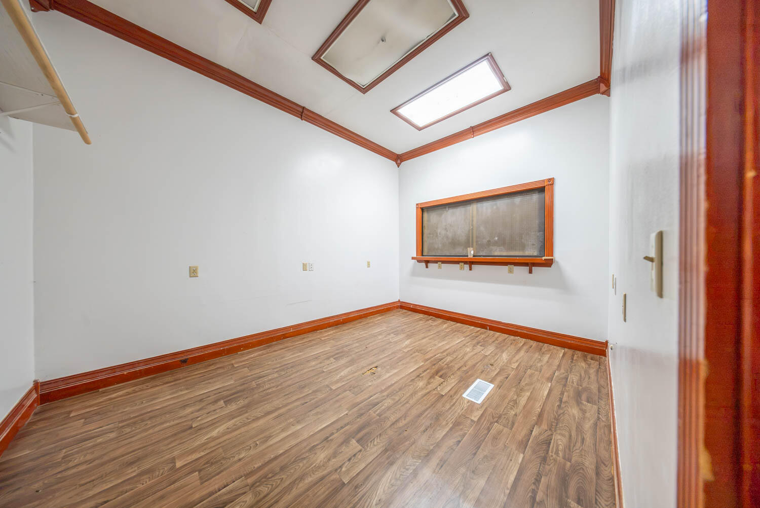 375 Main Street Property Photo 10