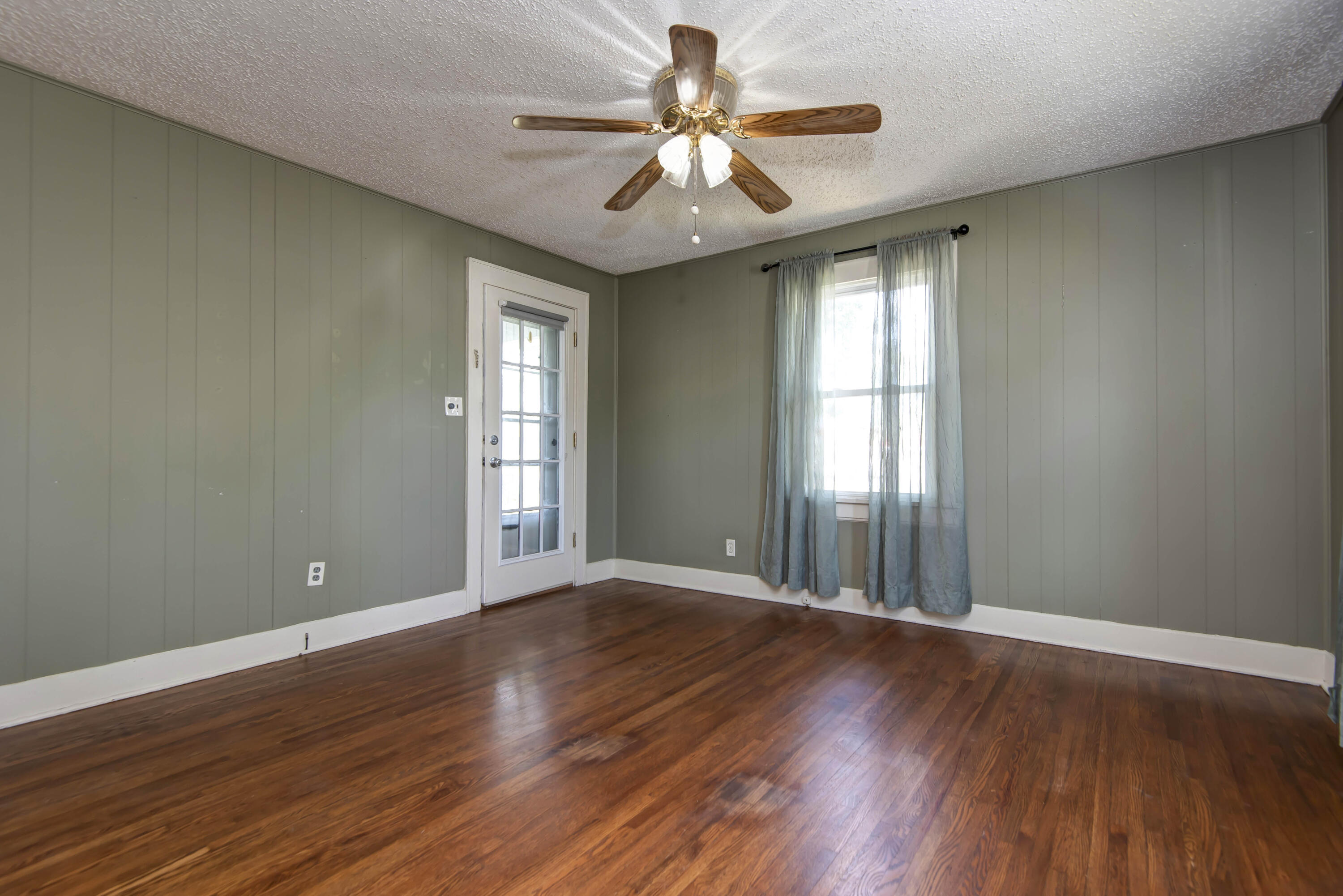 2424 North Broadway Avenue Property Photo 3