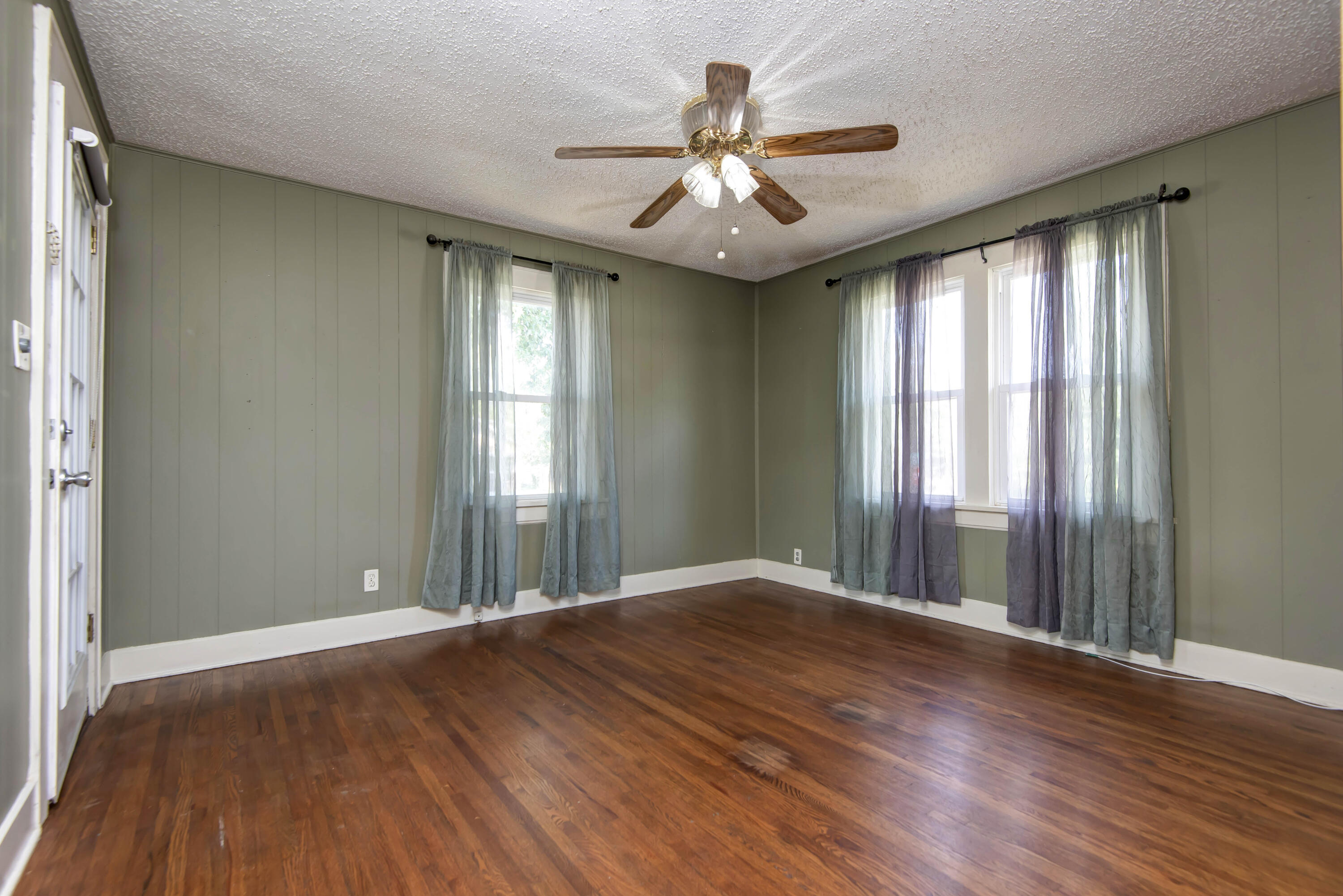 2424 North Broadway Avenue Property Photo 4