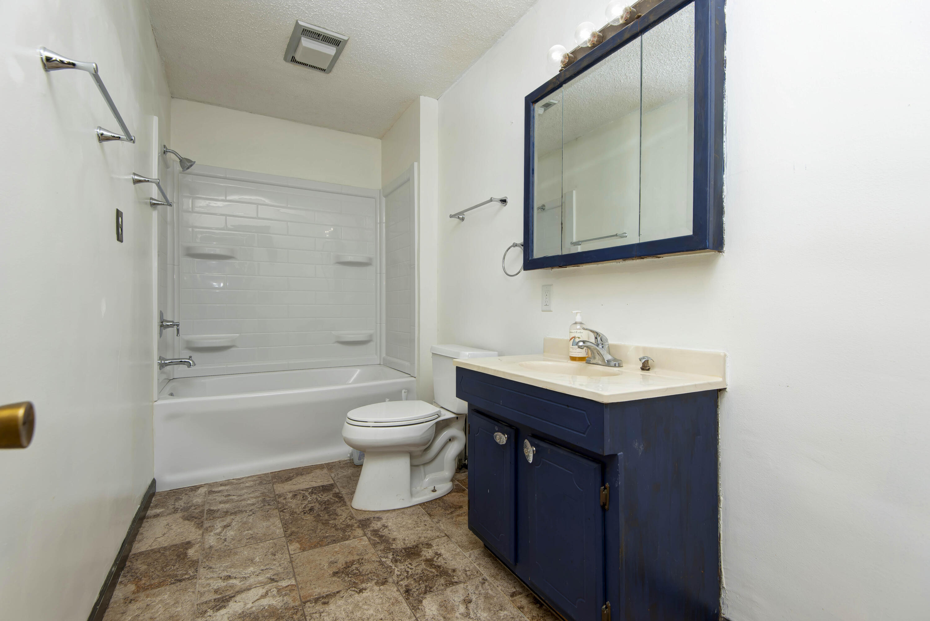 2424 North Broadway Avenue Property Photo 7