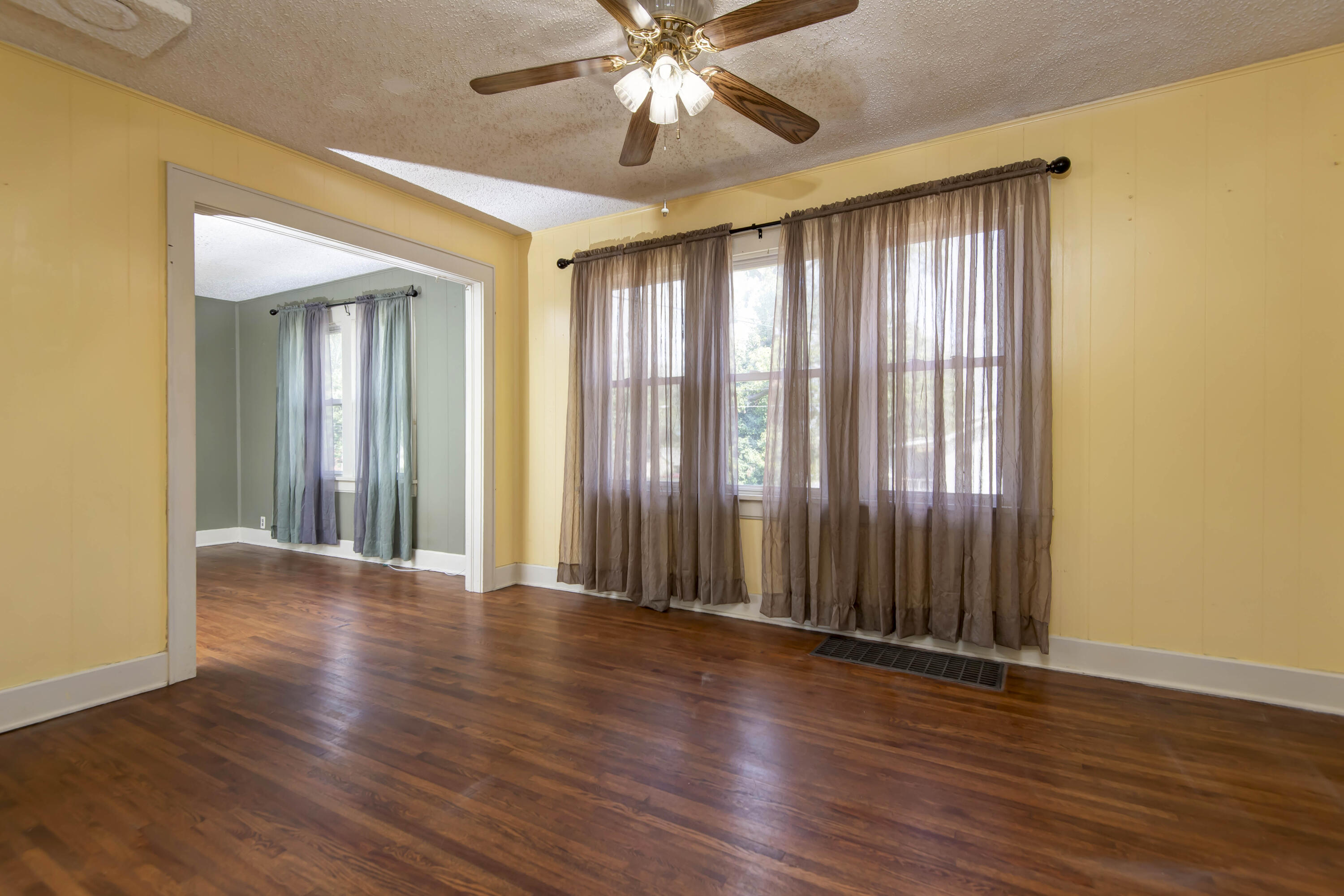 2424 North Broadway Avenue Property Photo 9