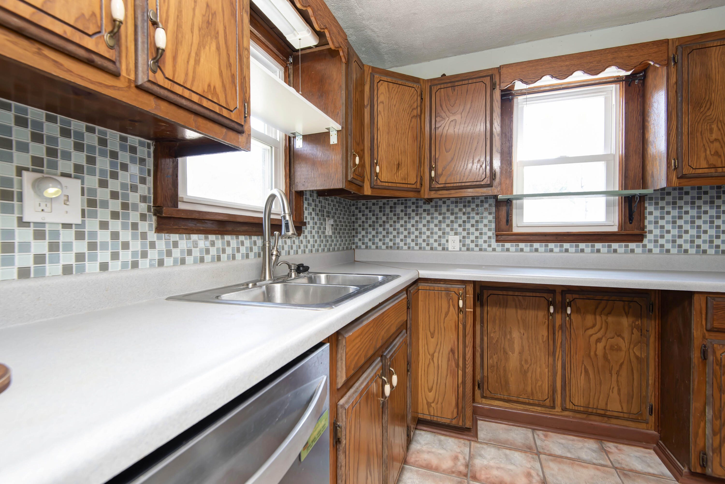 2424 North Broadway Avenue Property Photo 12
