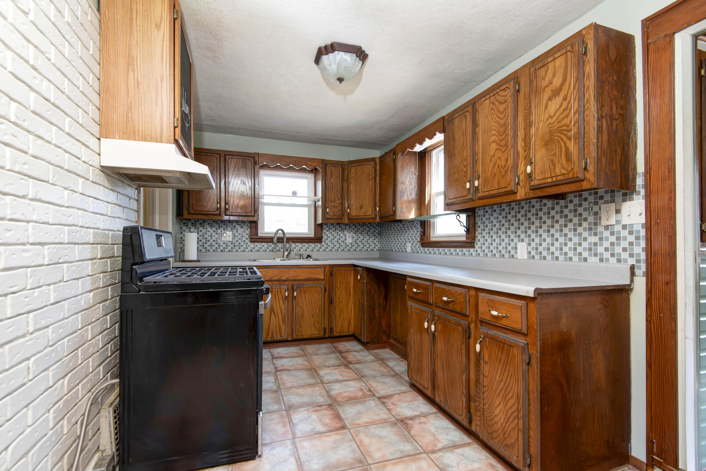 2424 North Broadway Avenue Property Photo 13