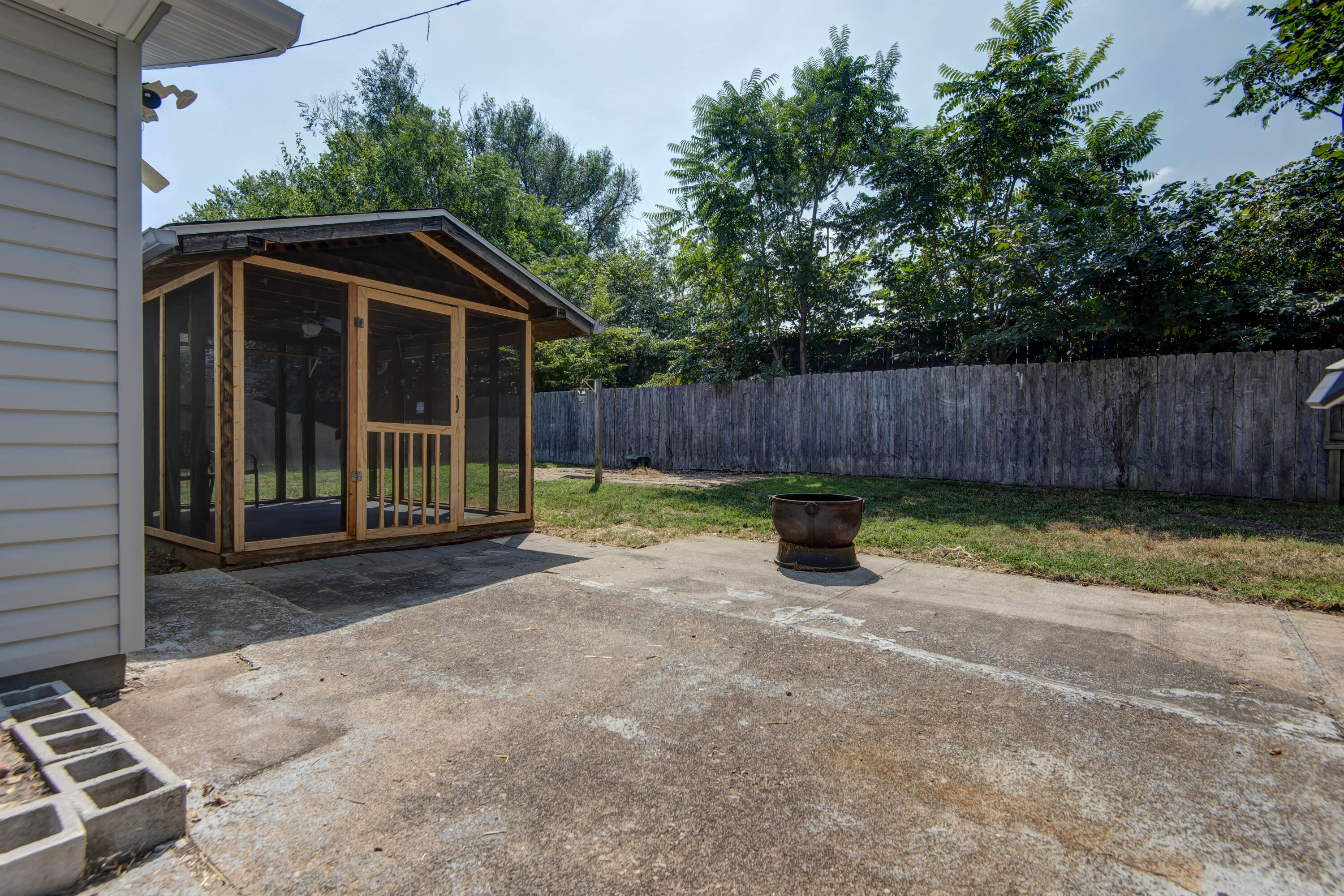 2424 North Broadway Avenue Property Photo 18