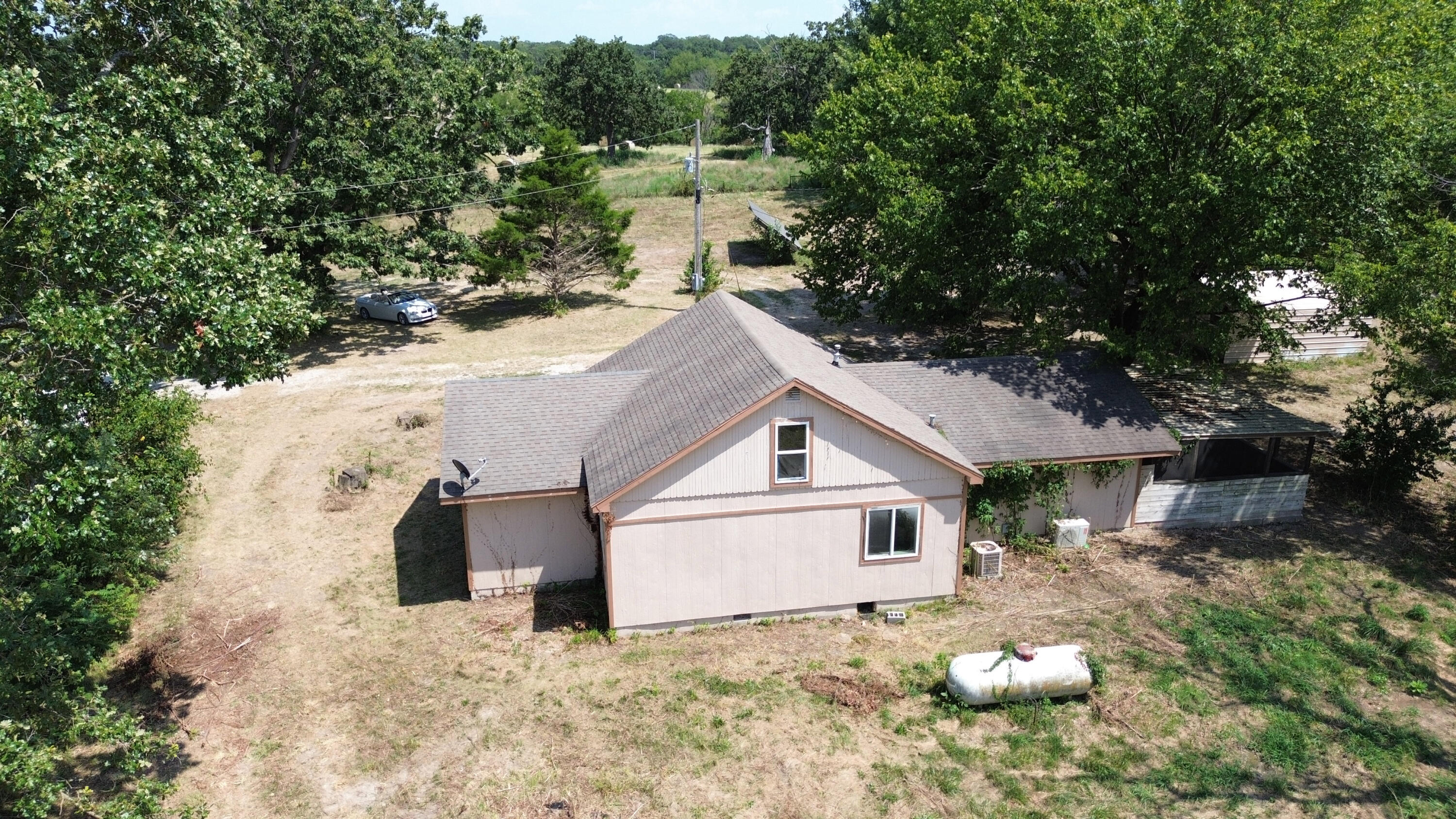 16307 Farm Road 2110 Property Photo 4