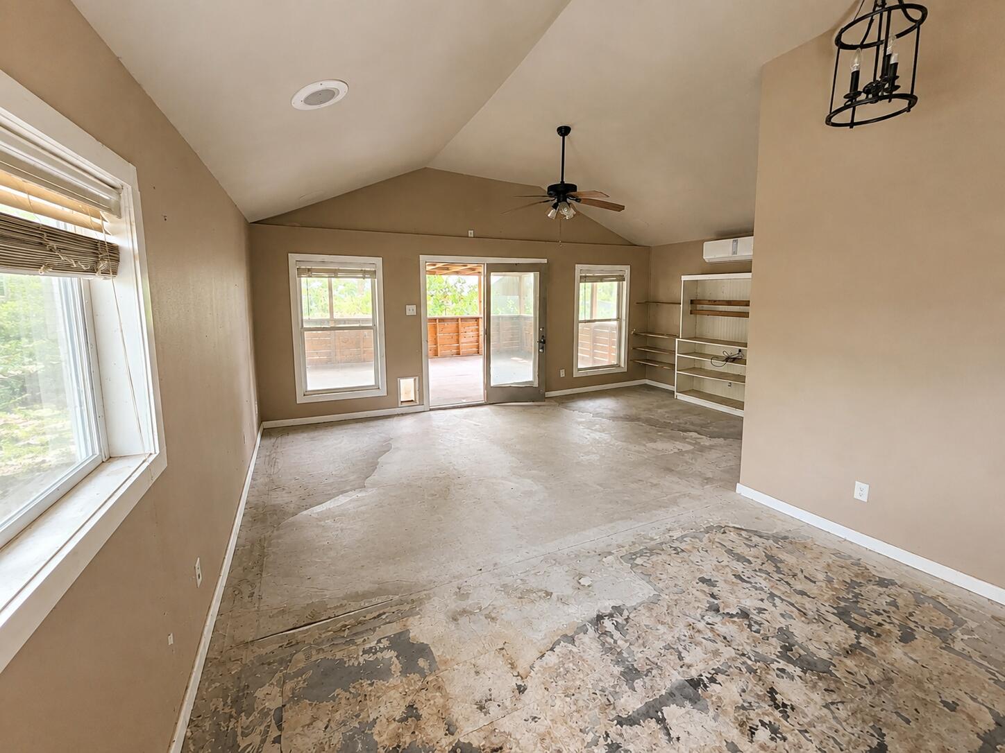 16307 Farm Road 2110 Property Photo 23