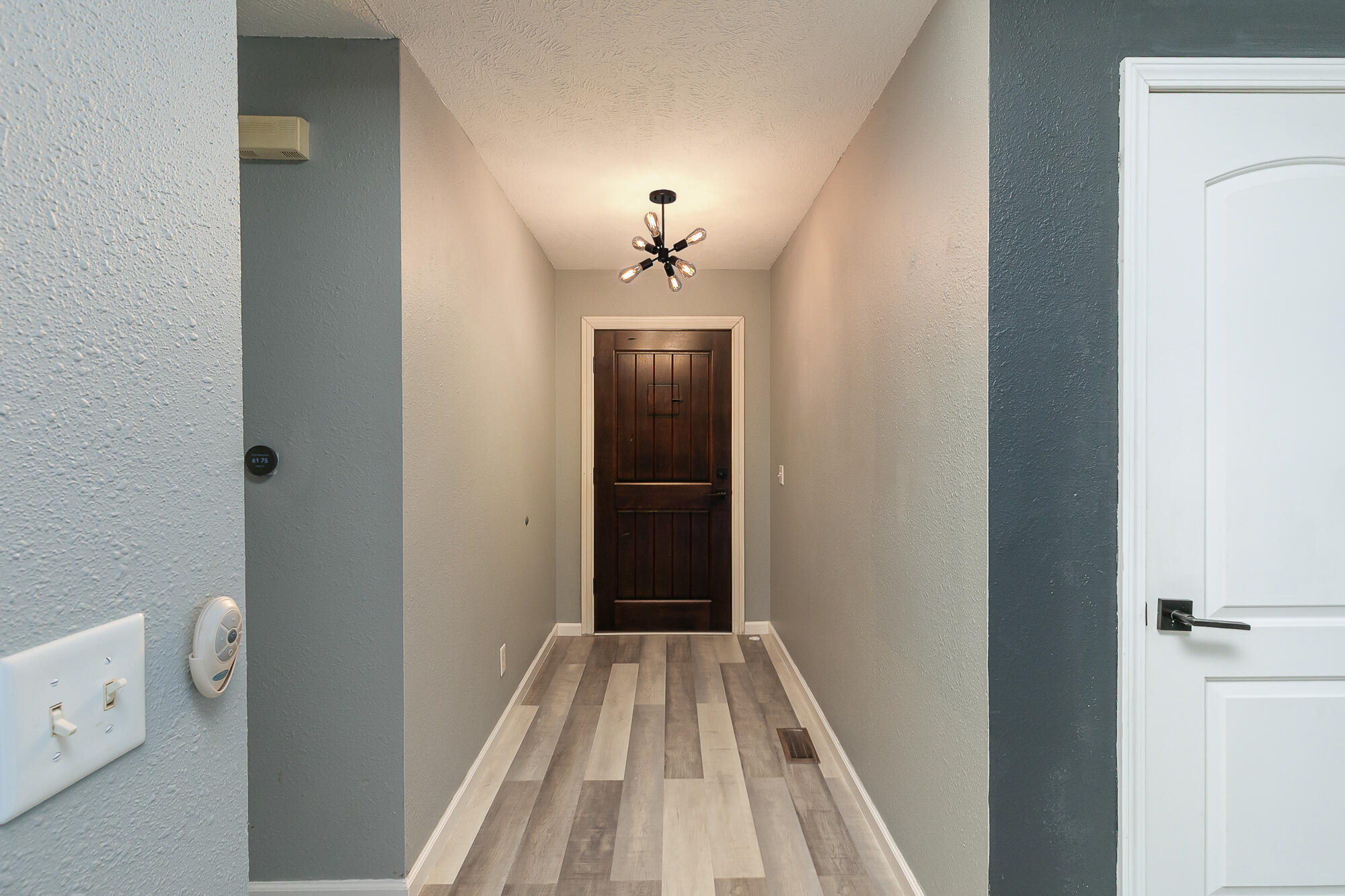 762 West Juniper Lane Property Photo 4