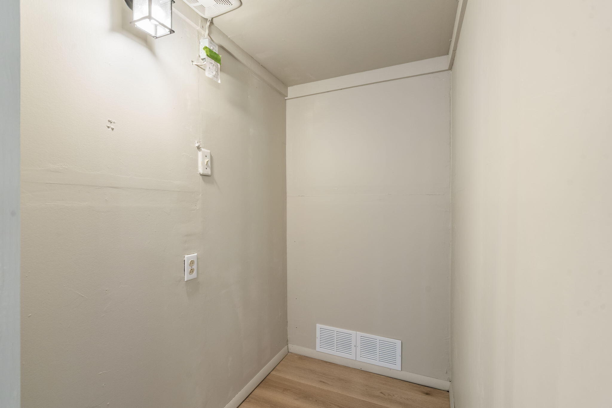 10503 Lawrence 1112 Property Photo 12