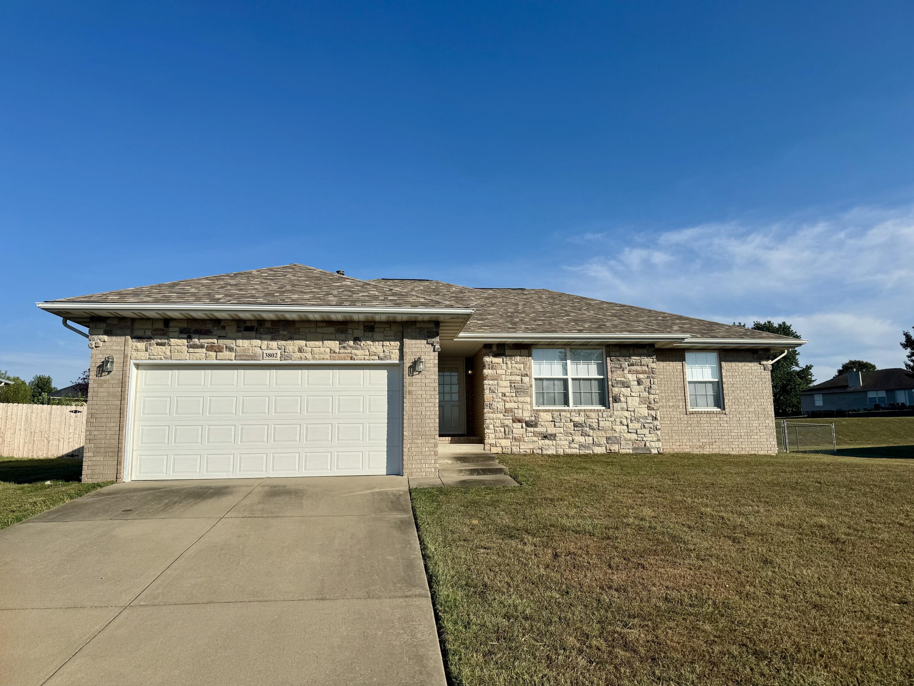 3802 West Greenway Drive Property Photo 1