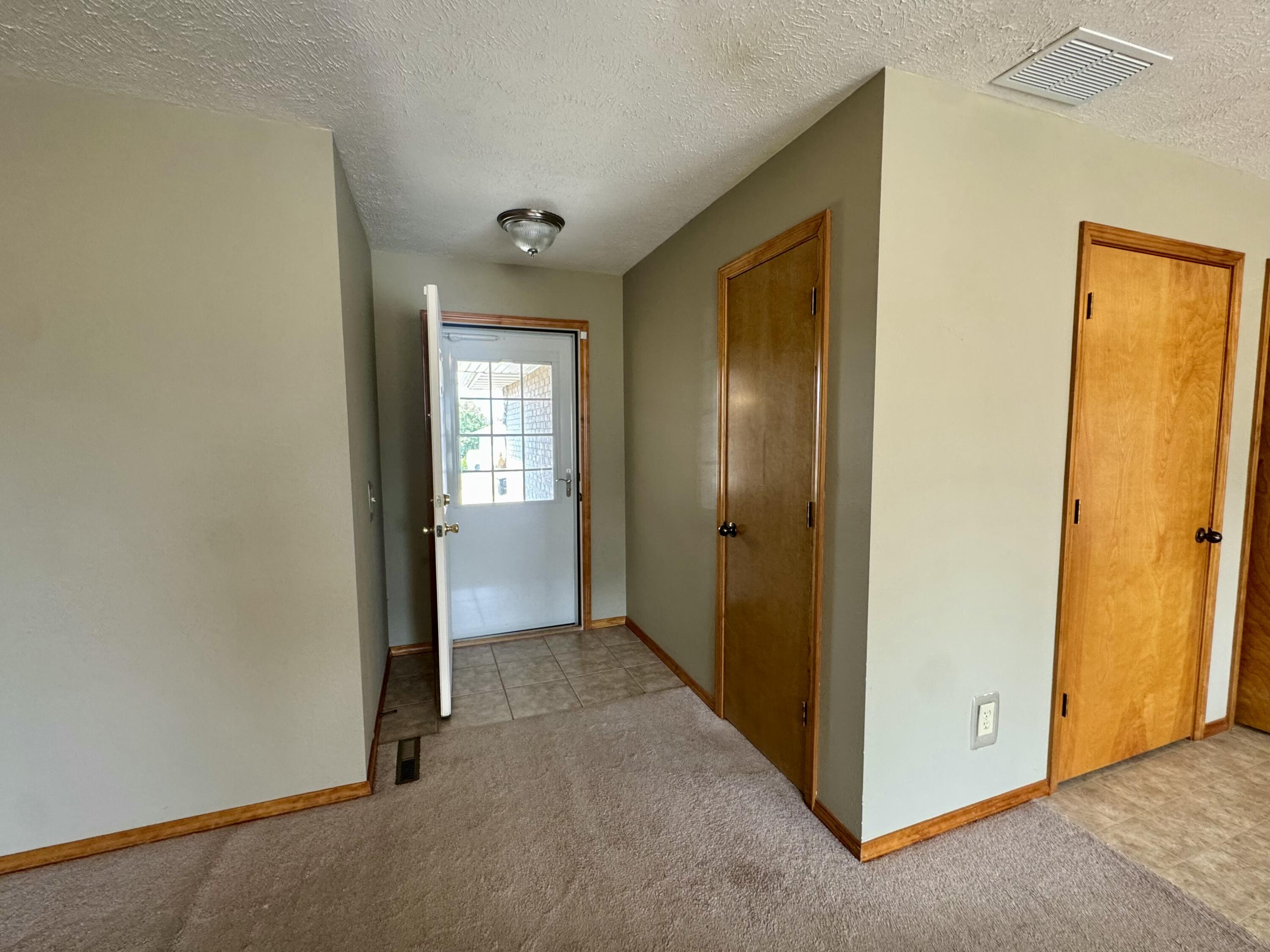 3802 West Greenway Drive Property Photo 6