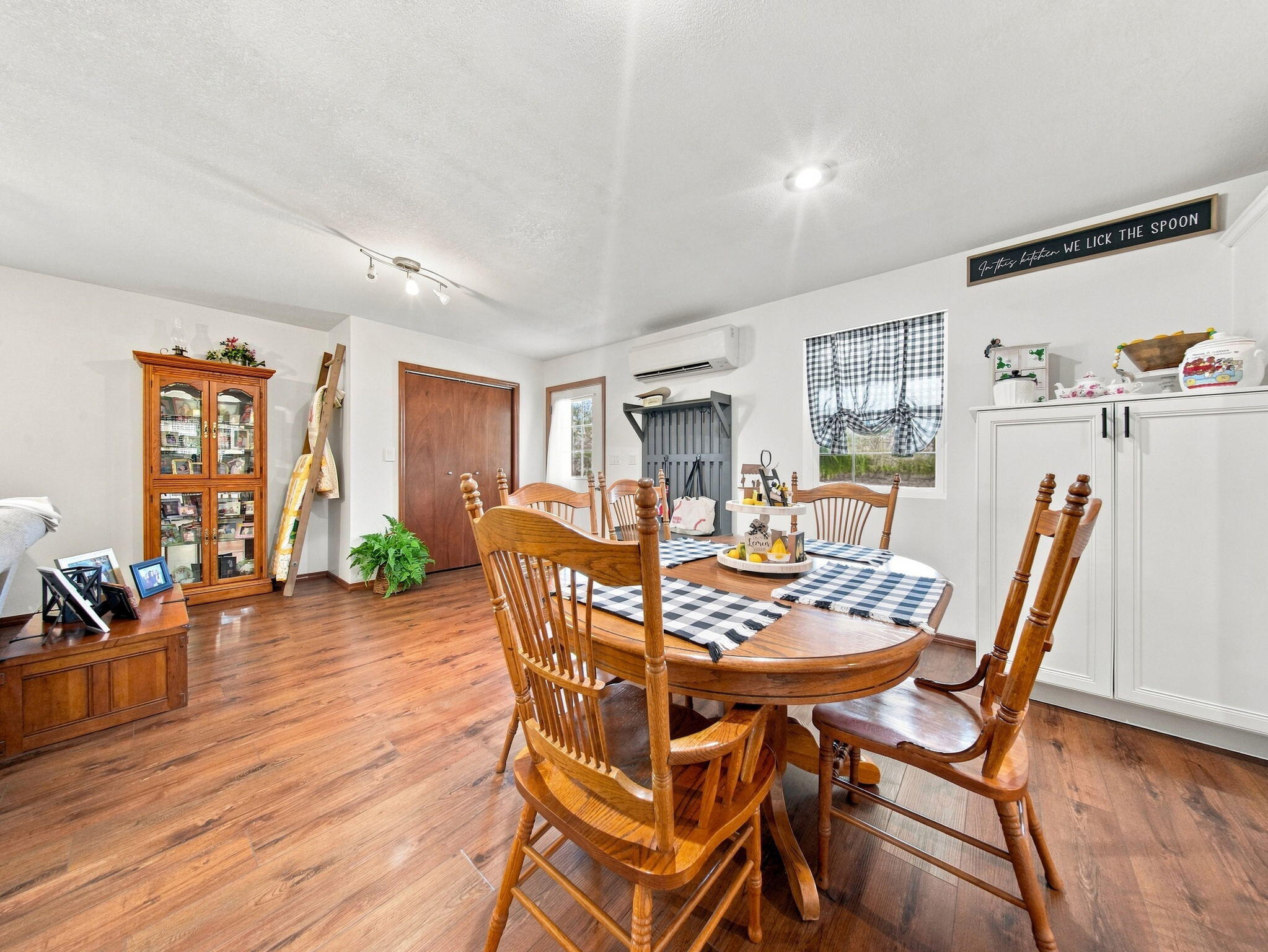 426 Stock Drive Property Photo 8