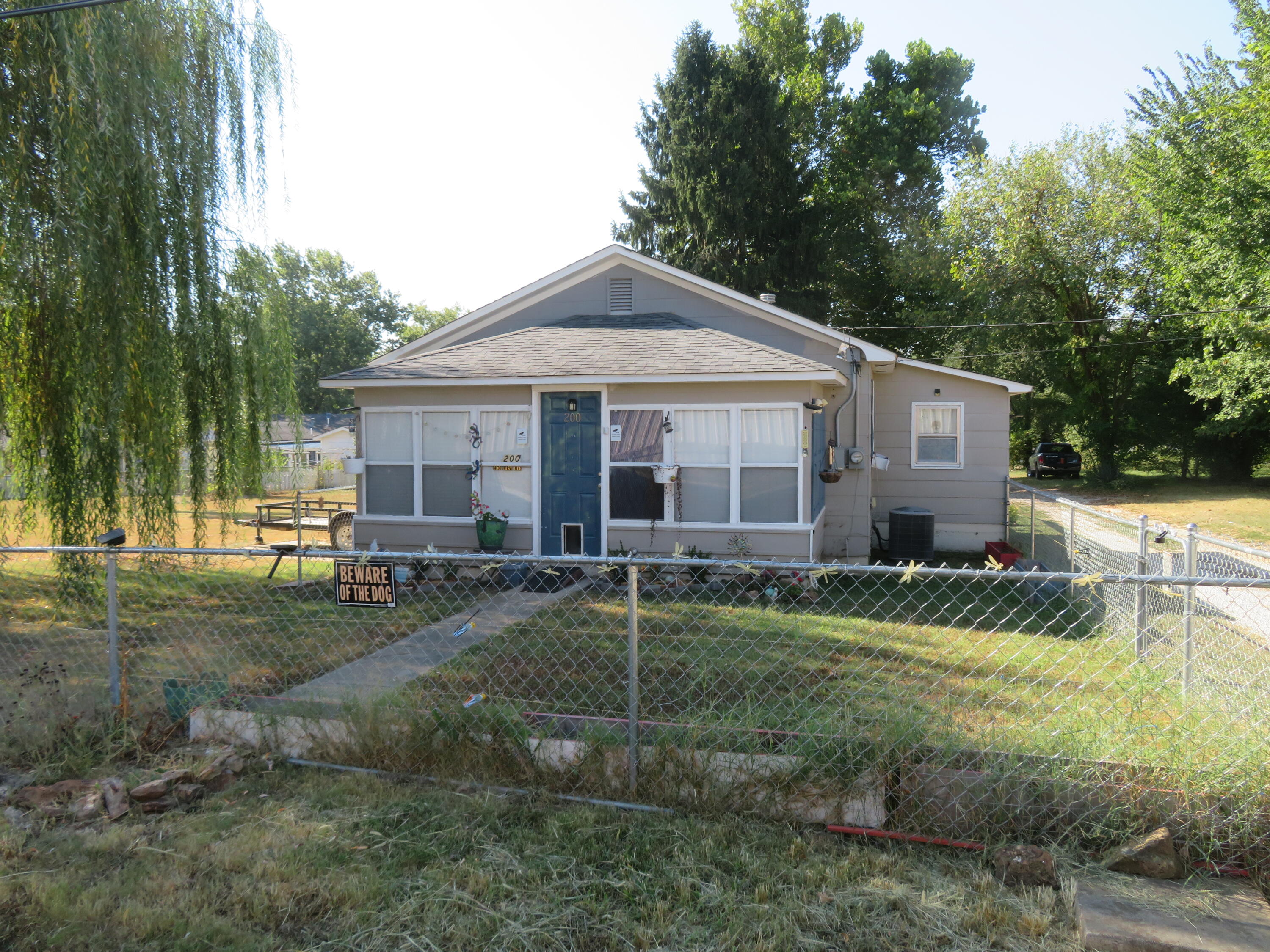 200 East Lee Street Property Photo 3