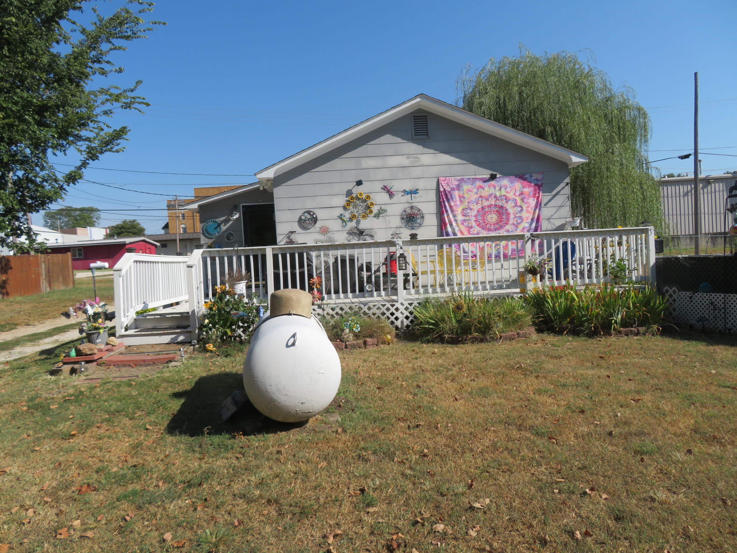 200 East Lee Street Property Photo 8