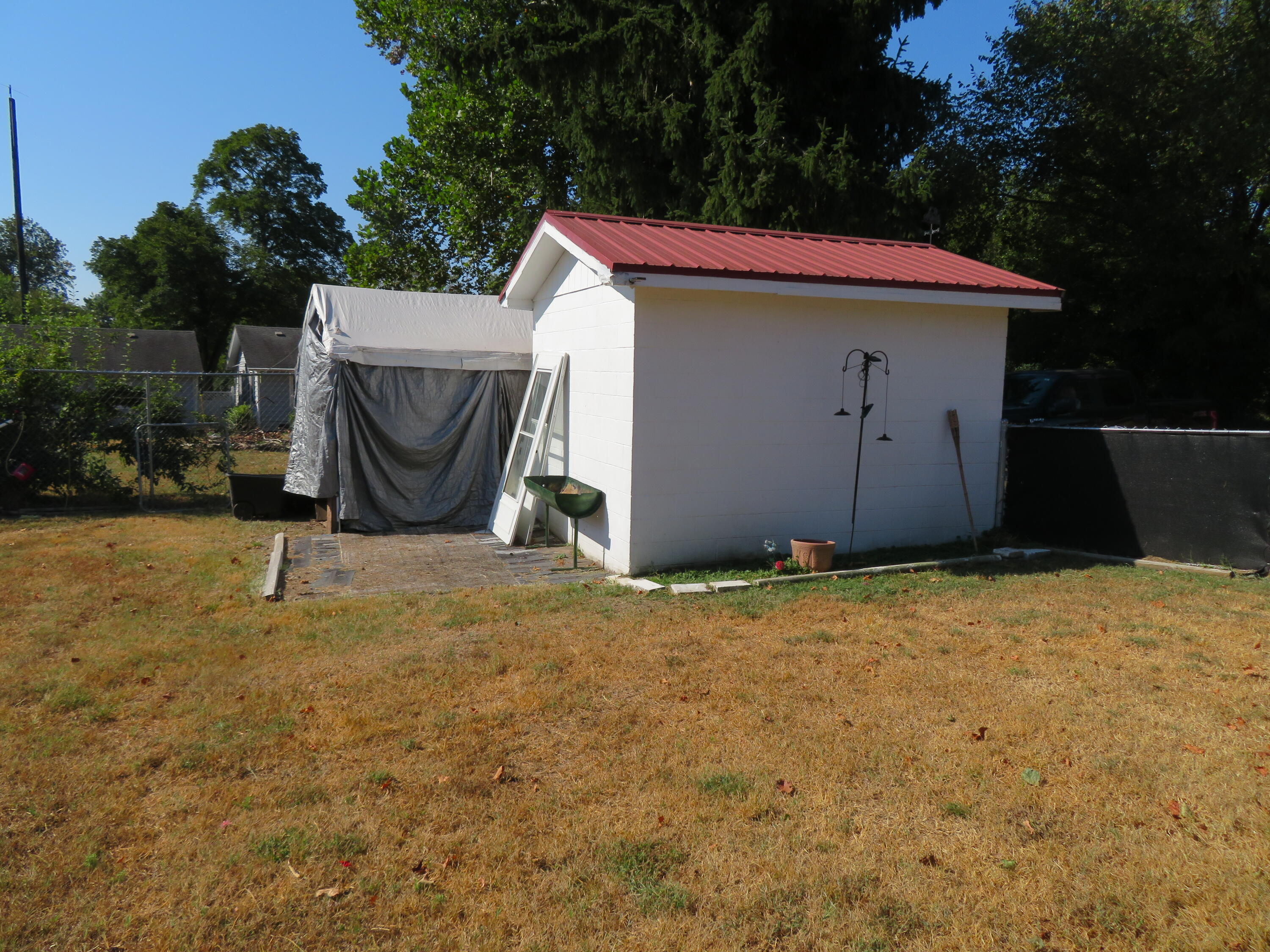 200 East Lee Street Property Photo 15