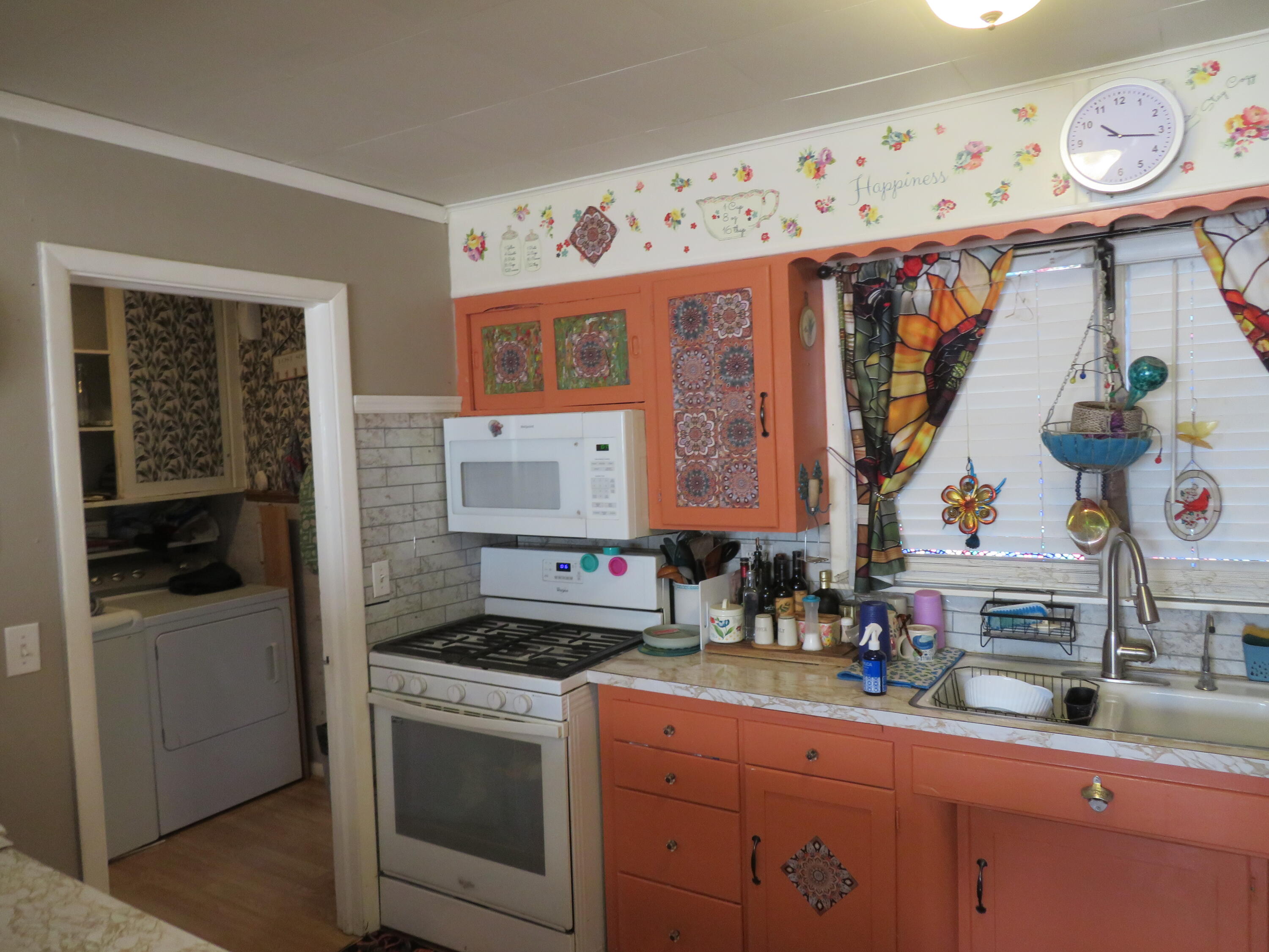 200 East Lee Street Property Photo 18