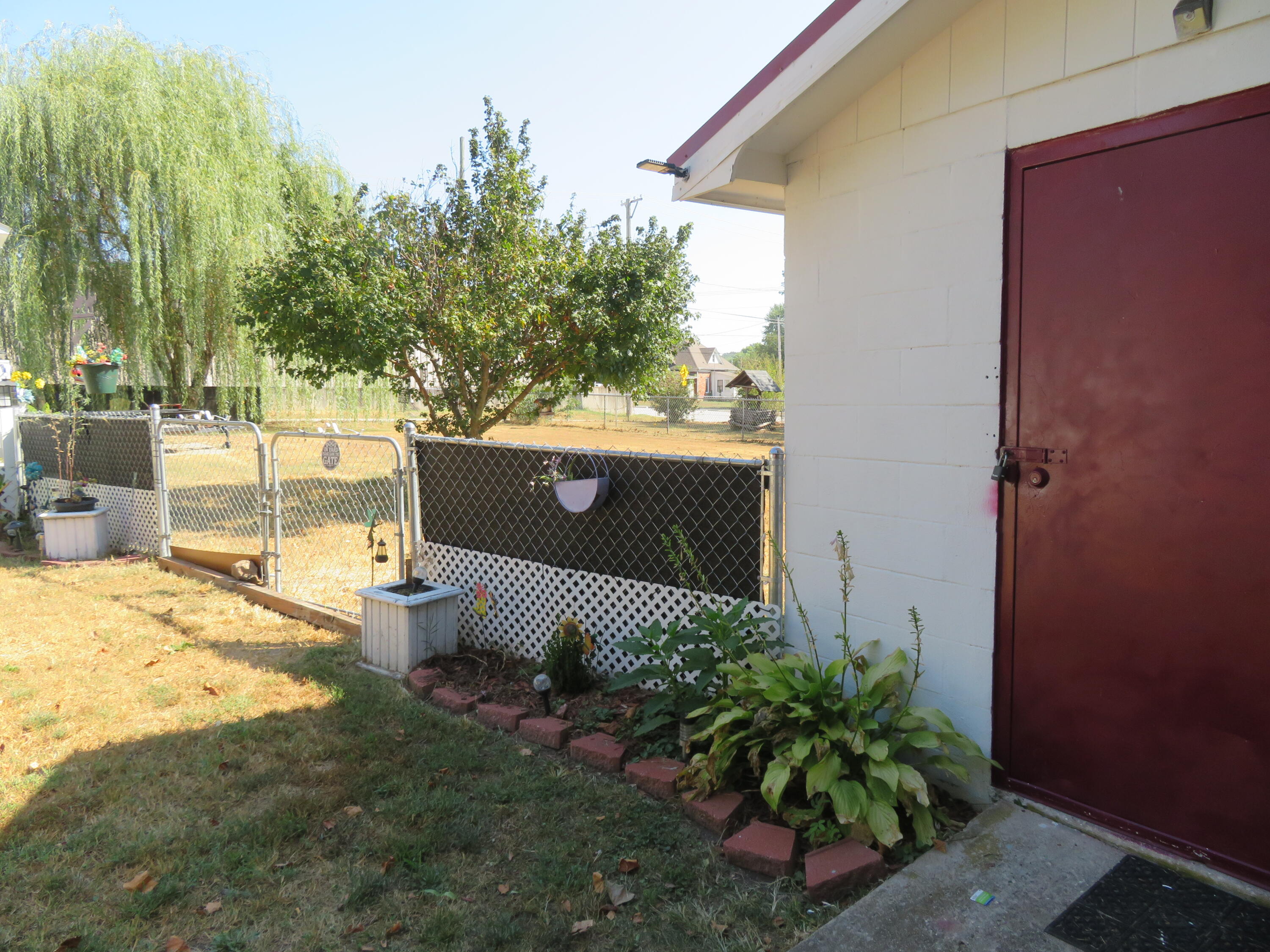 200 East Lee Street Property Photo 38