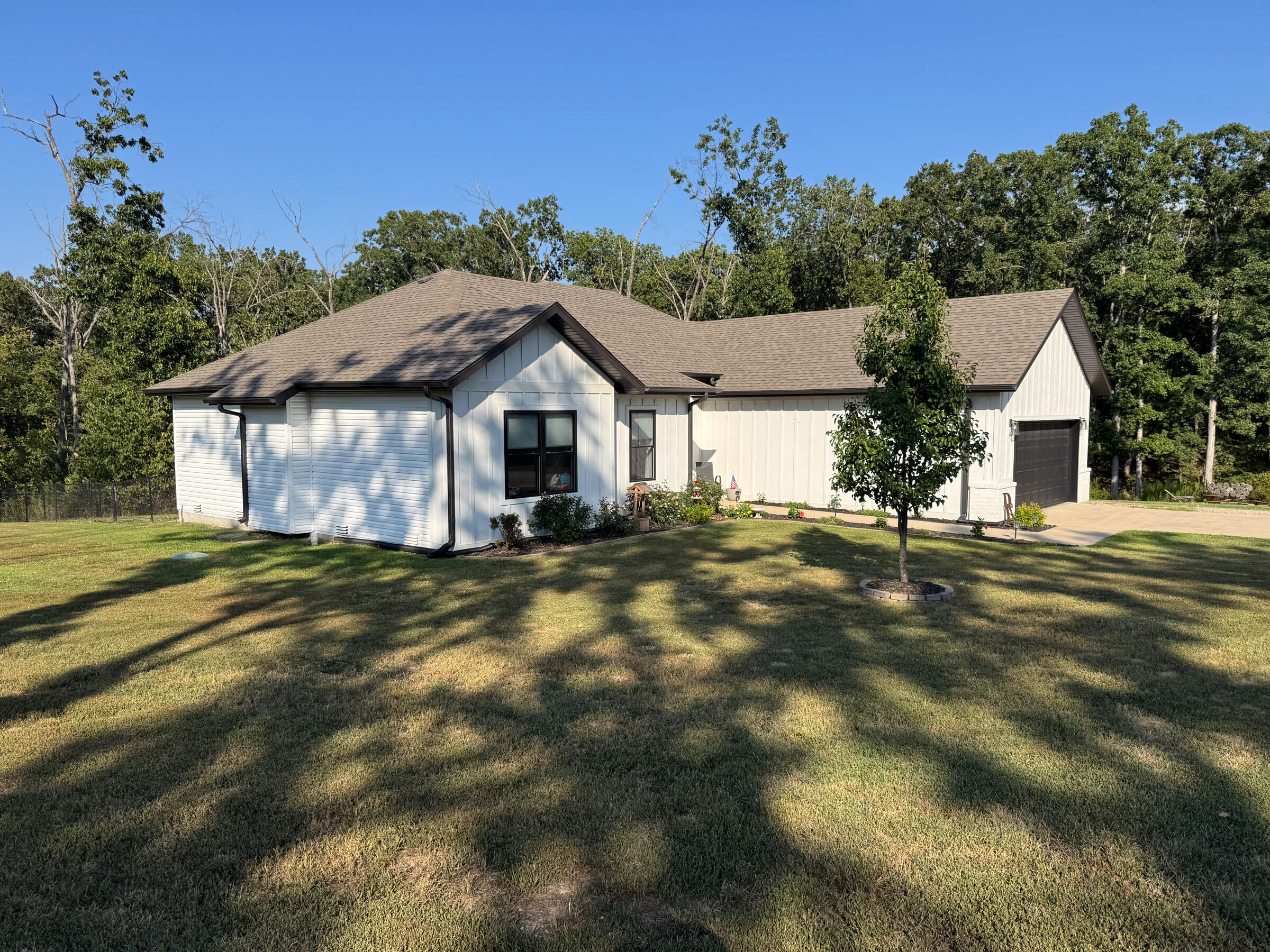 421 Ira Drive Property Photo 2
