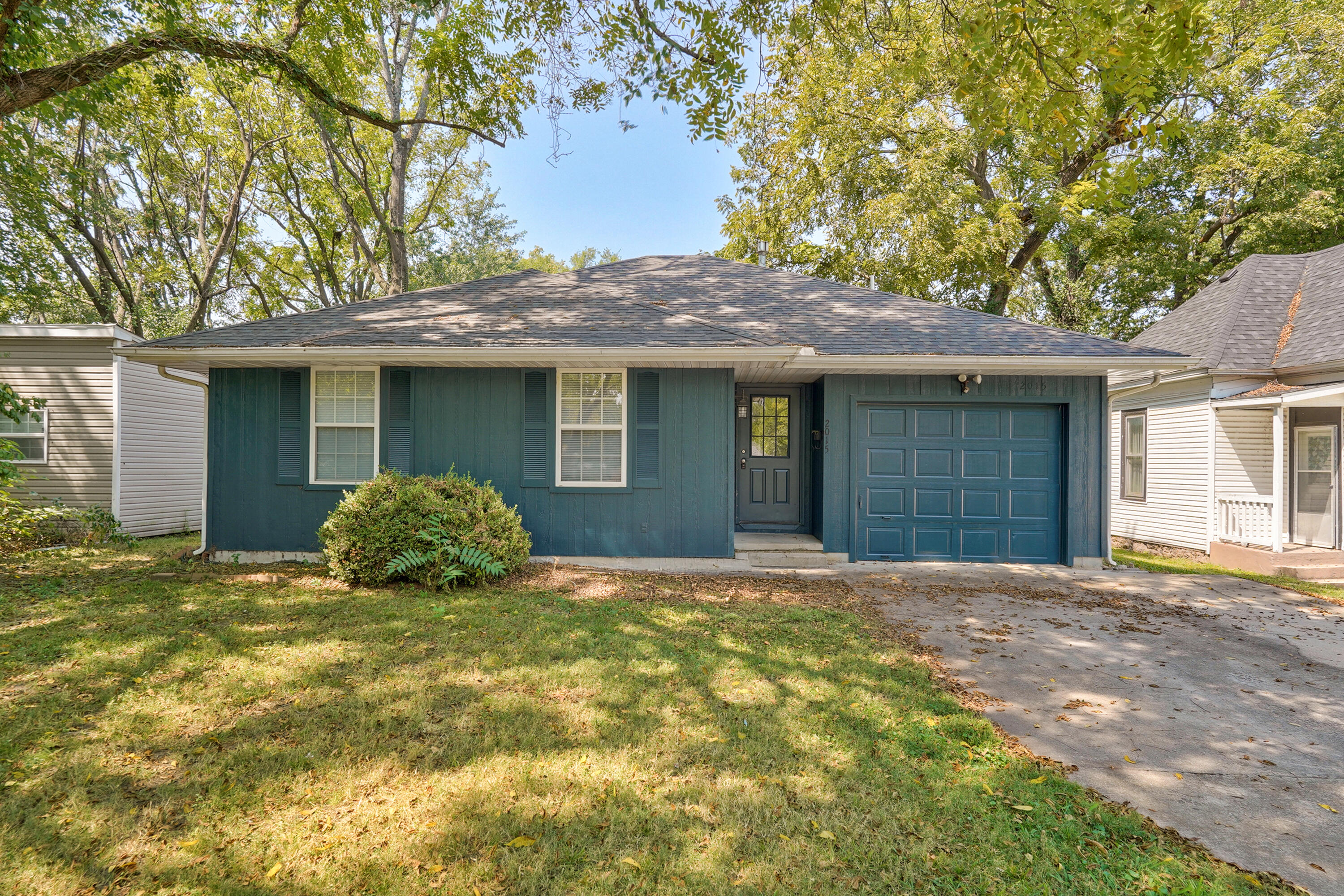 2015 North Benton Avenue Property Photo 1