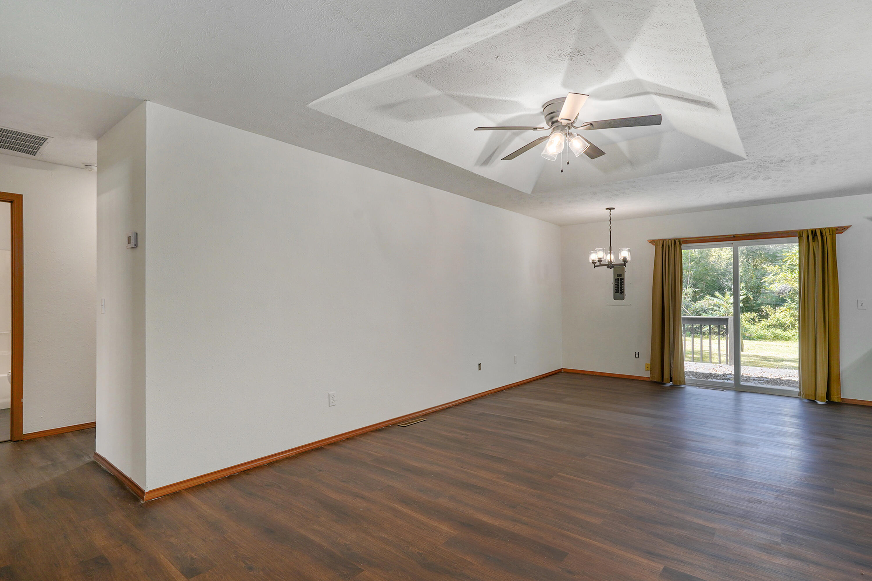 2015 North Benton Avenue Property Photo 2