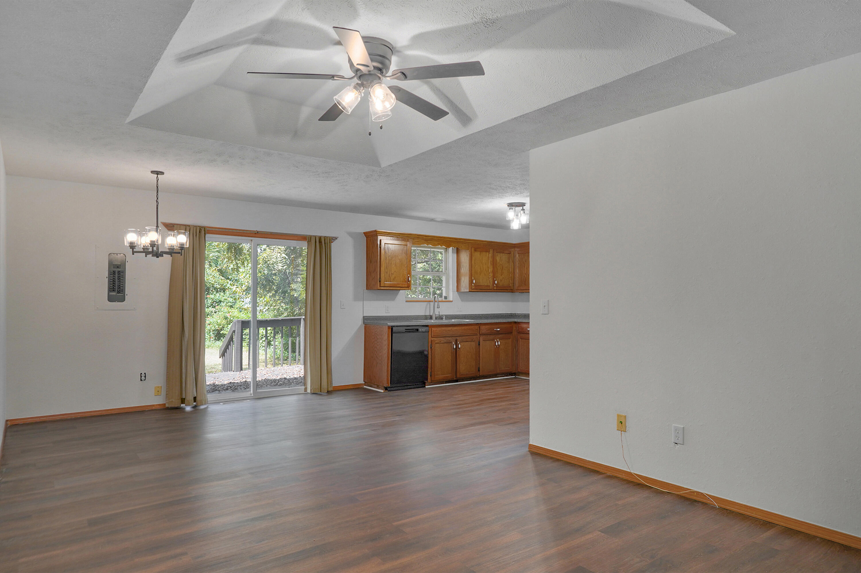2015 North Benton Avenue Property Photo 3