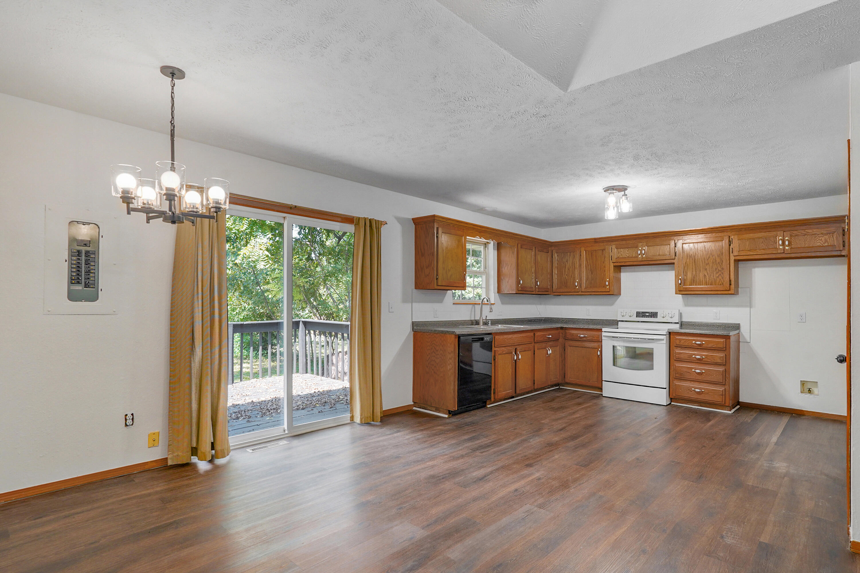 2015 North Benton Avenue Property Photo 4