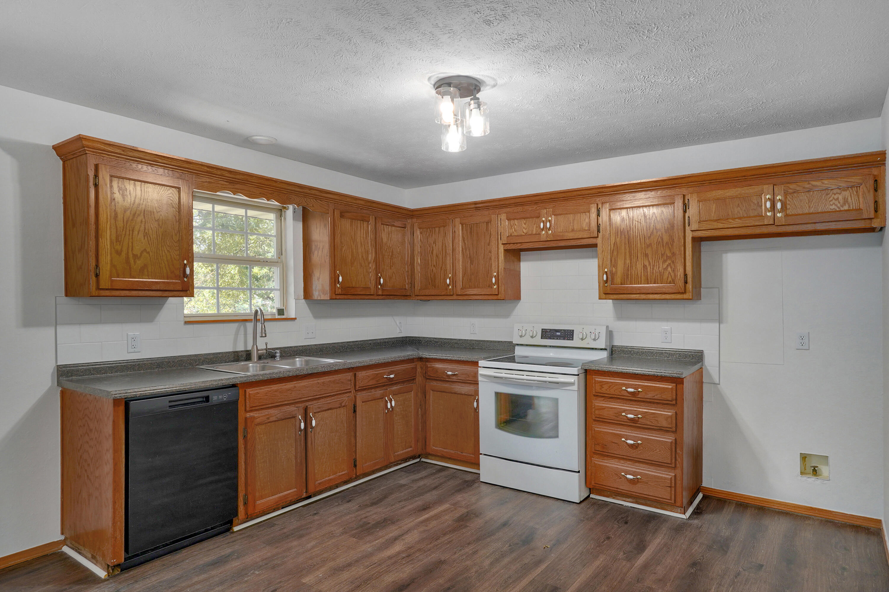 2015 North Benton Avenue Property Photo 5