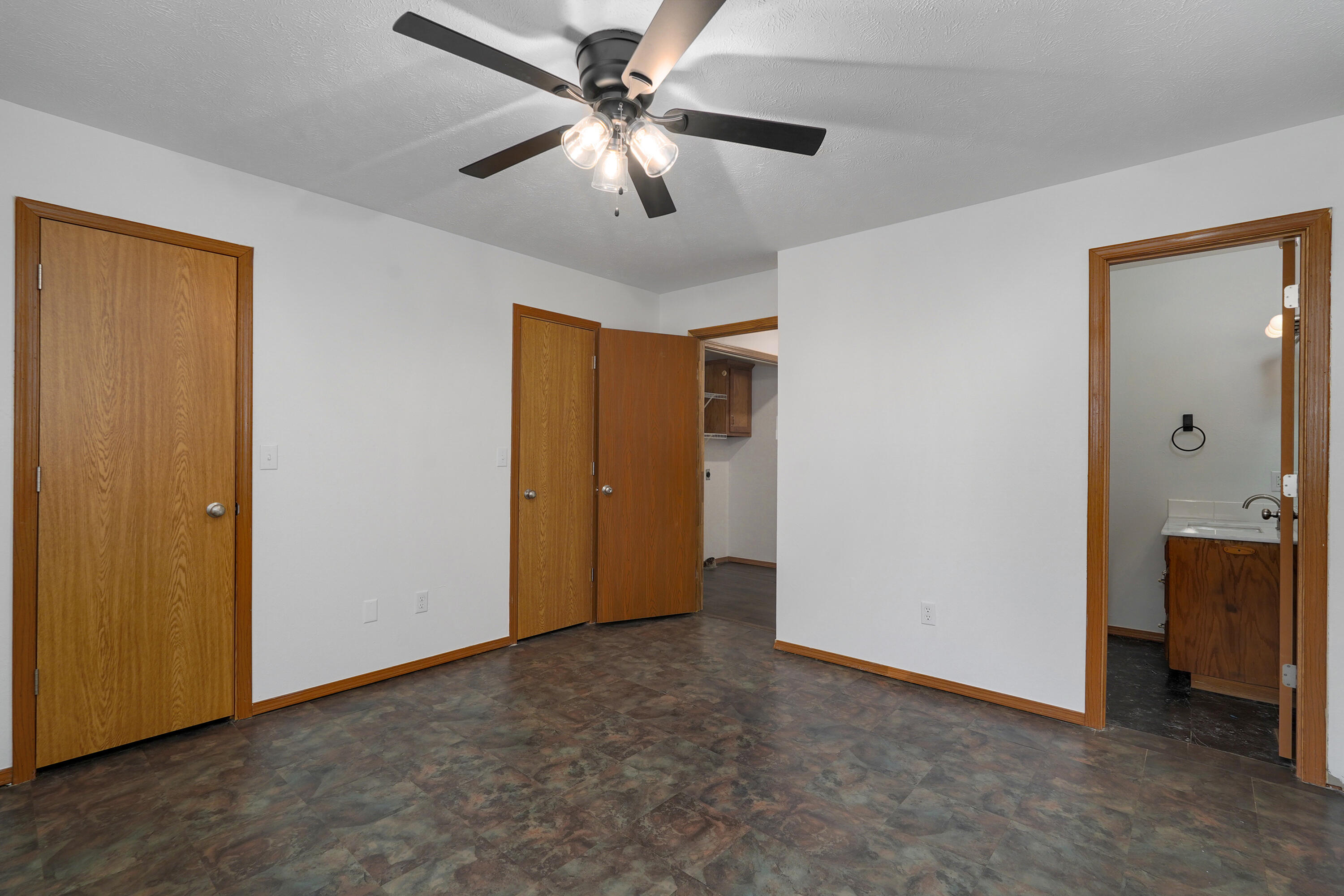 2015 North Benton Avenue Property Photo 7