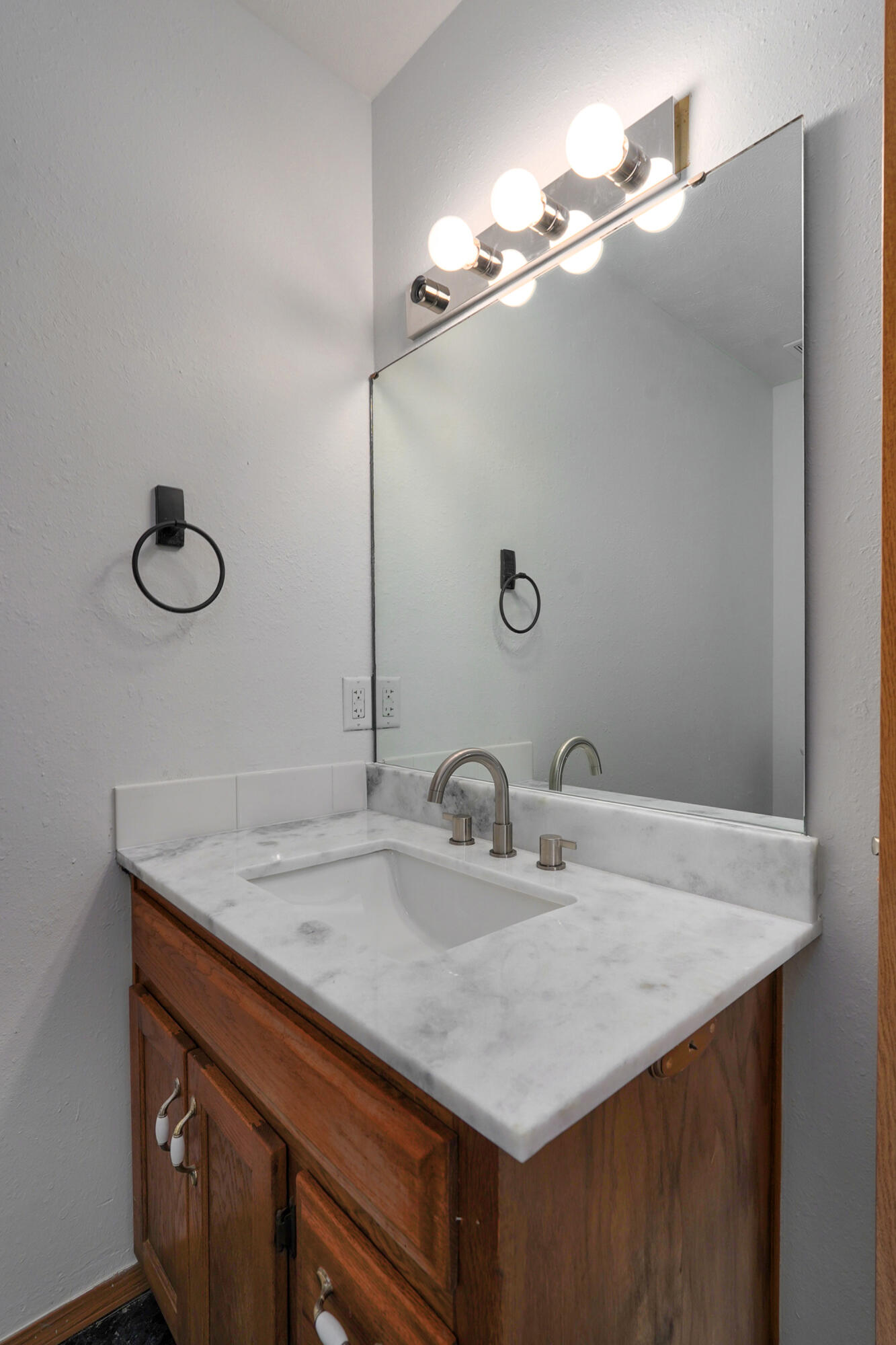 2015 North Benton Avenue Property Photo 8