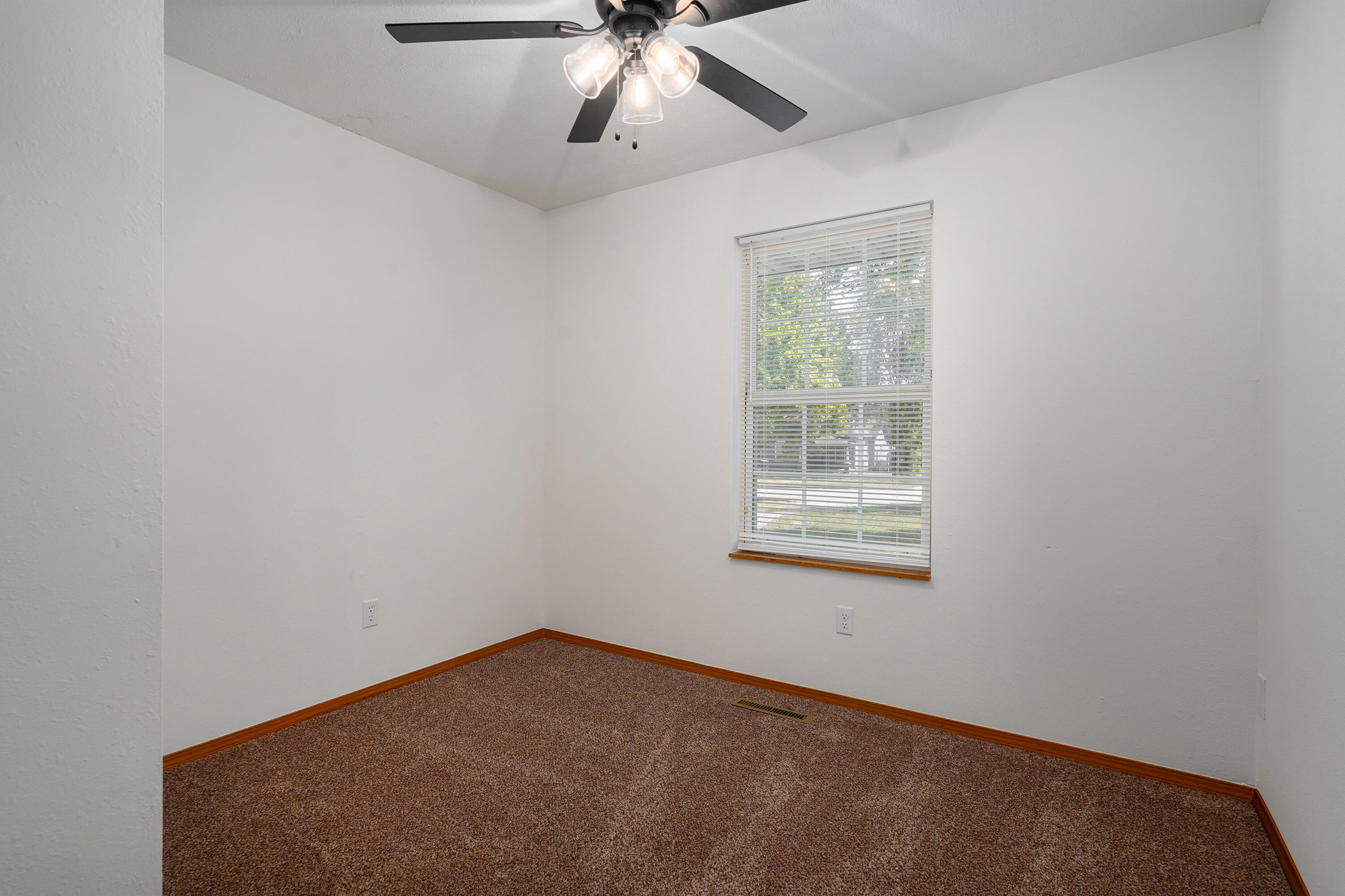 2015 North Benton Avenue Property Photo 9