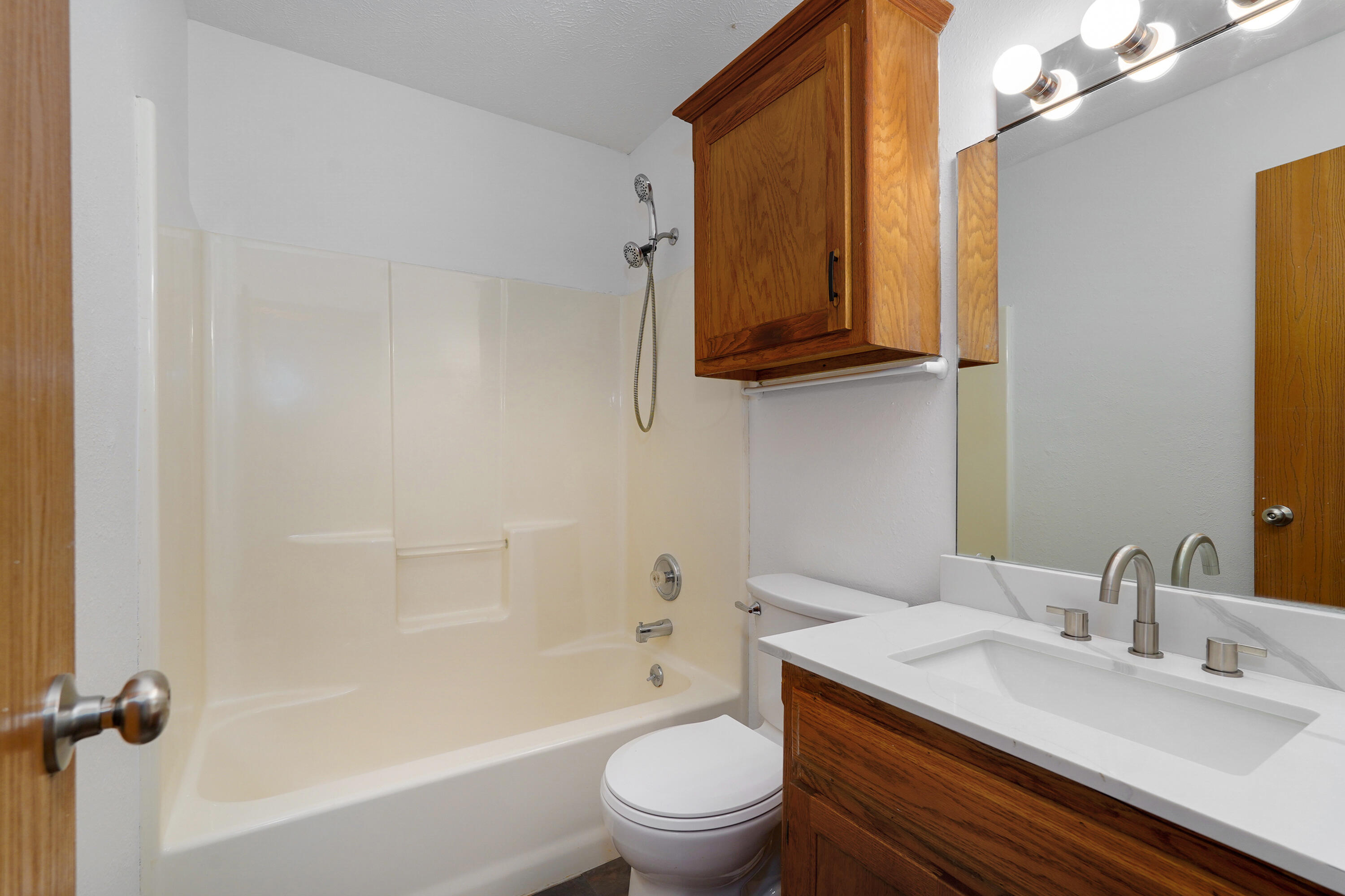 2015 North Benton Avenue Property Photo 10