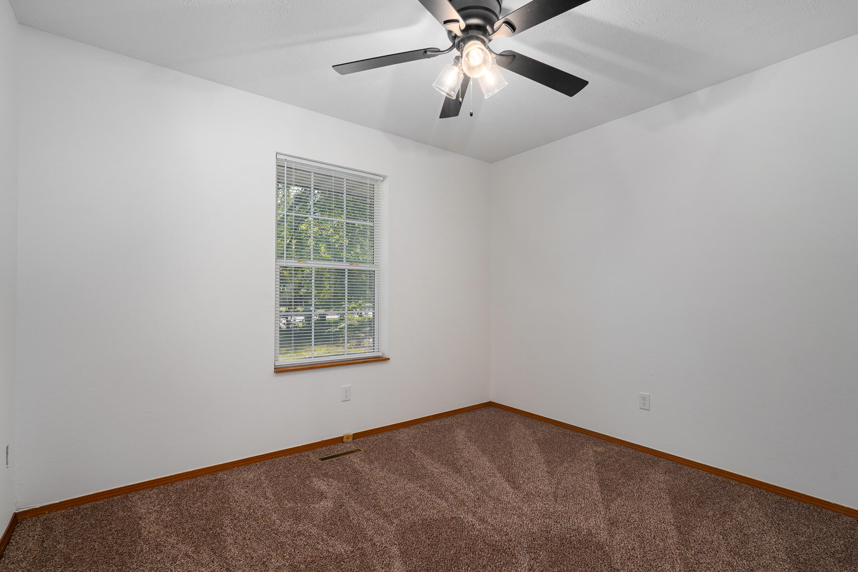 2015 North Benton Avenue Property Photo 11