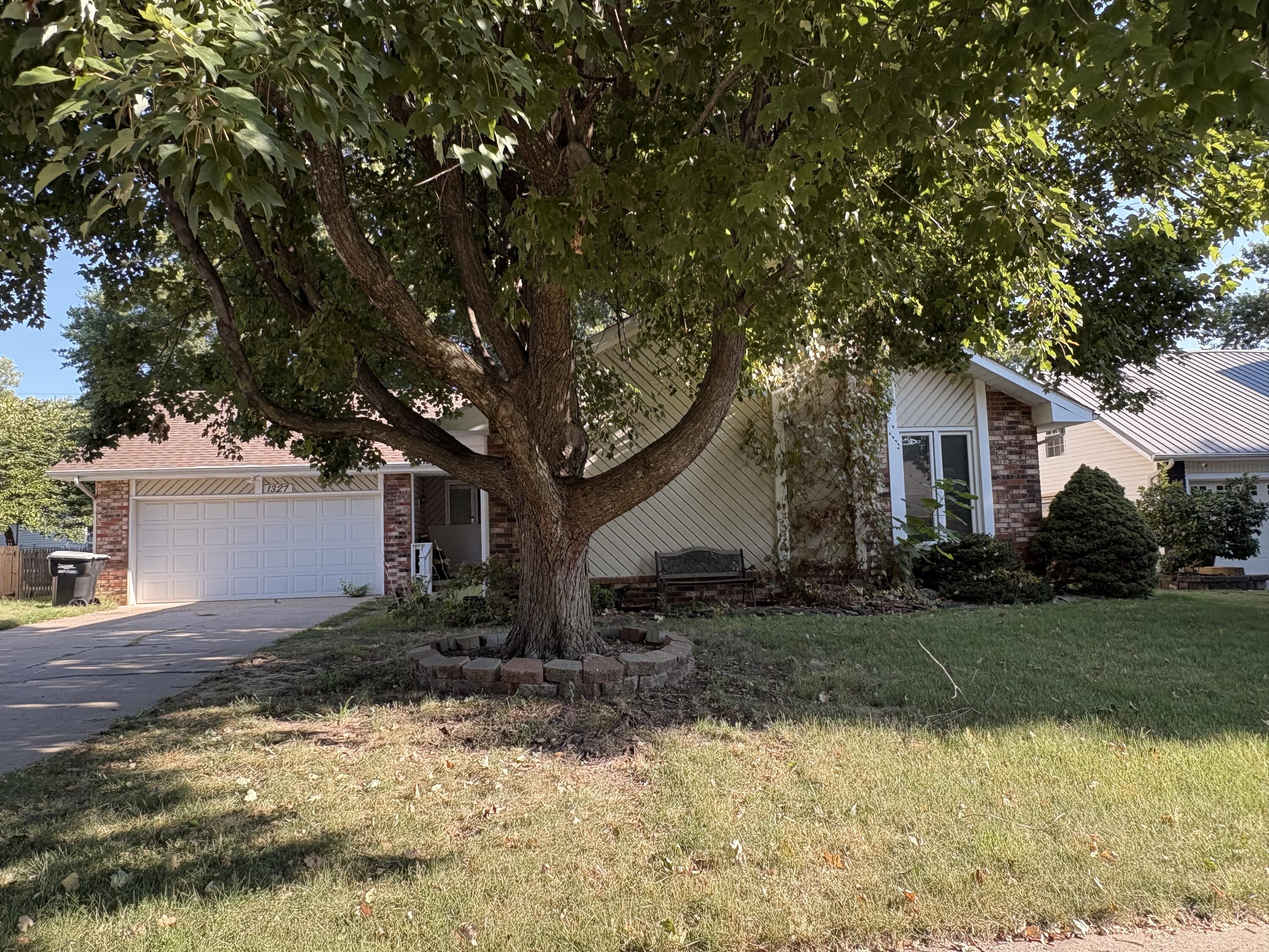 1327 West Riverside Street Property Photo 1