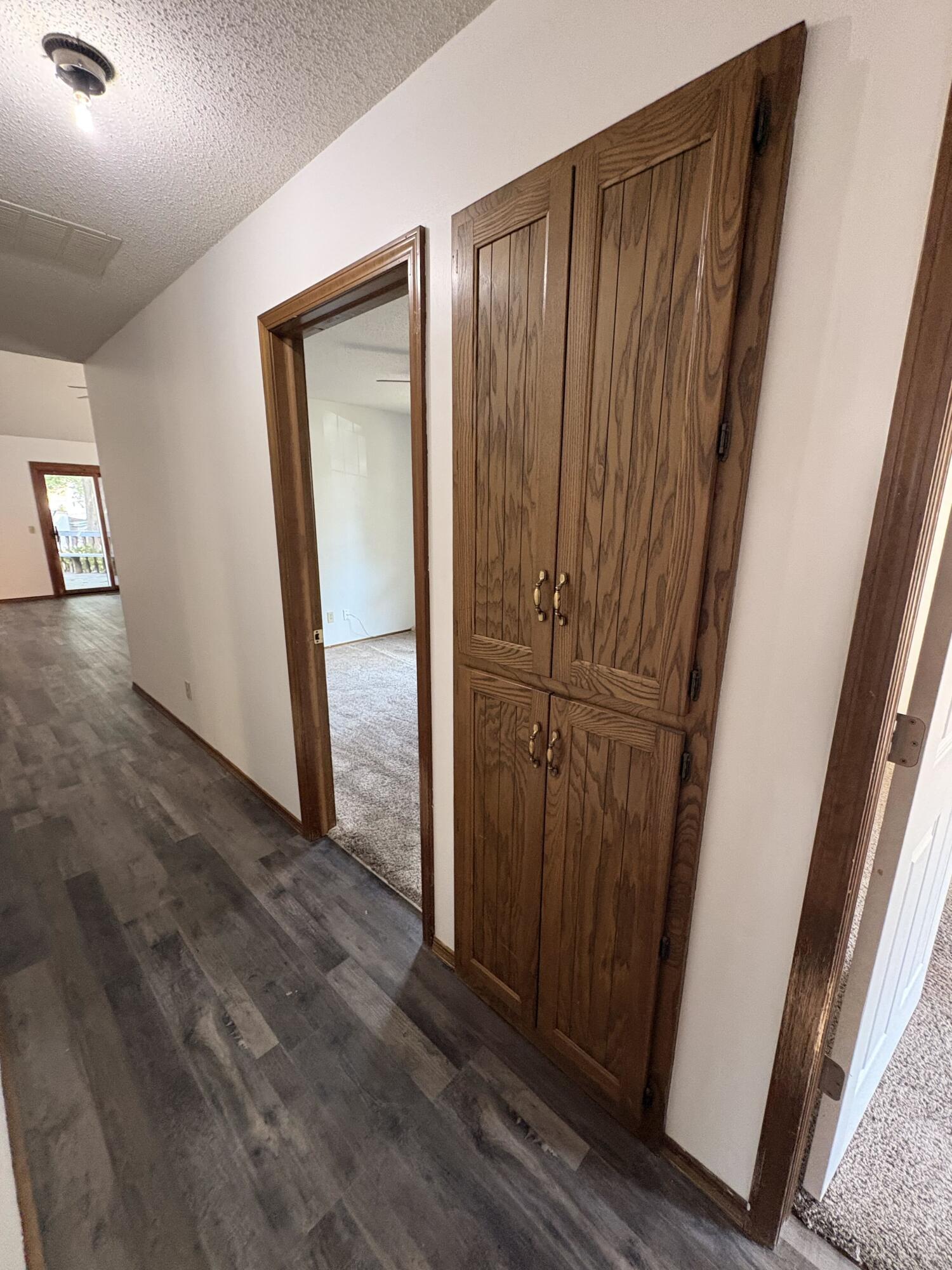 1327 West Riverside Street Property Photo 7