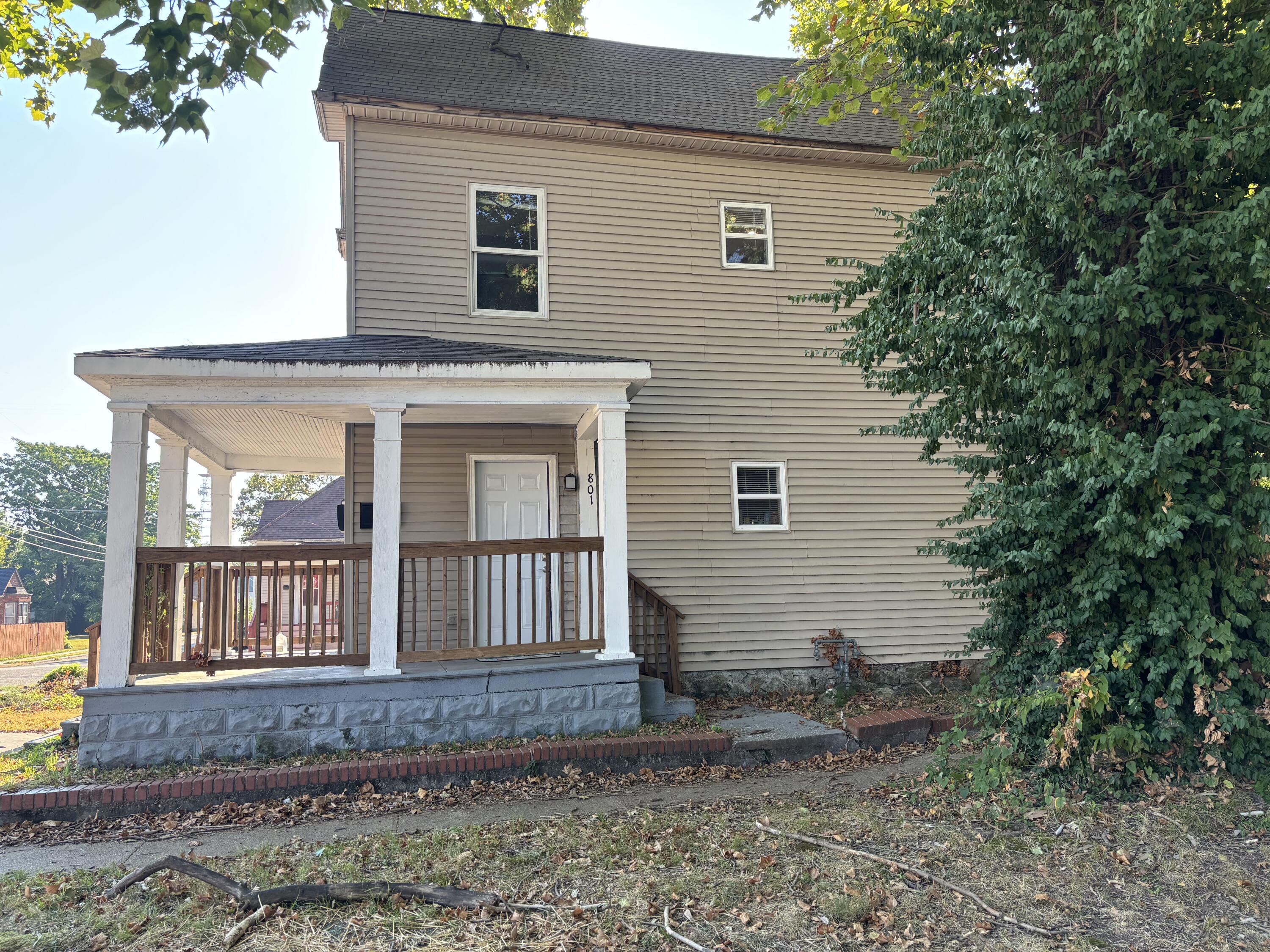 801 South Jackson Avenue Property Photo 1