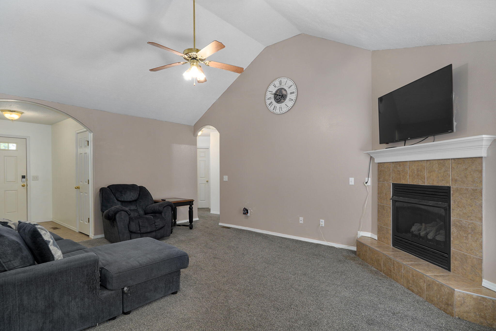 419 North Butternut Avenue Property Photo 6